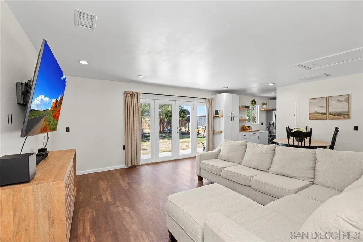 https://cdn.realtyfeed.com/cdn/127/250033037/a74d4d05ffb70a0e8c5bb77d4f43f2eb.webp