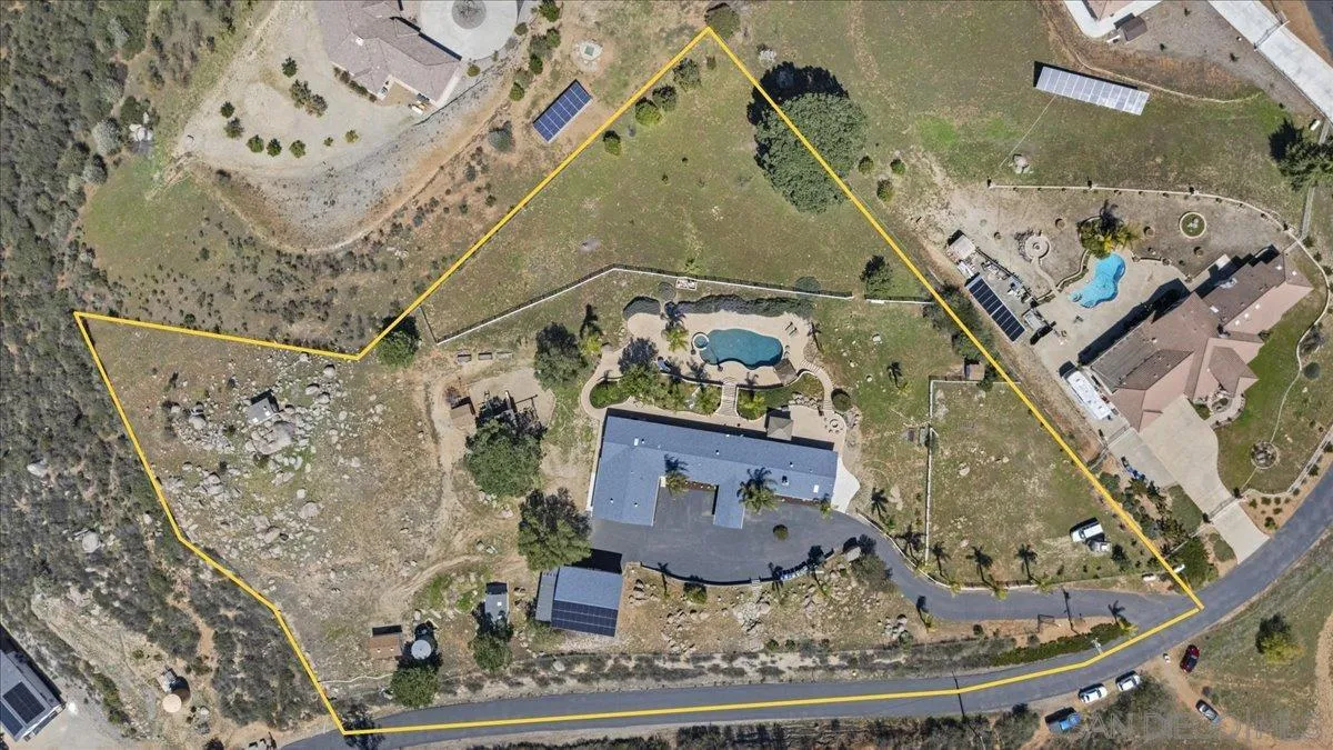 https://cdn.realtyfeed.com/cdn/127/250033037/b9c8acd48de6e42e49dc7ed278315d8a.webp