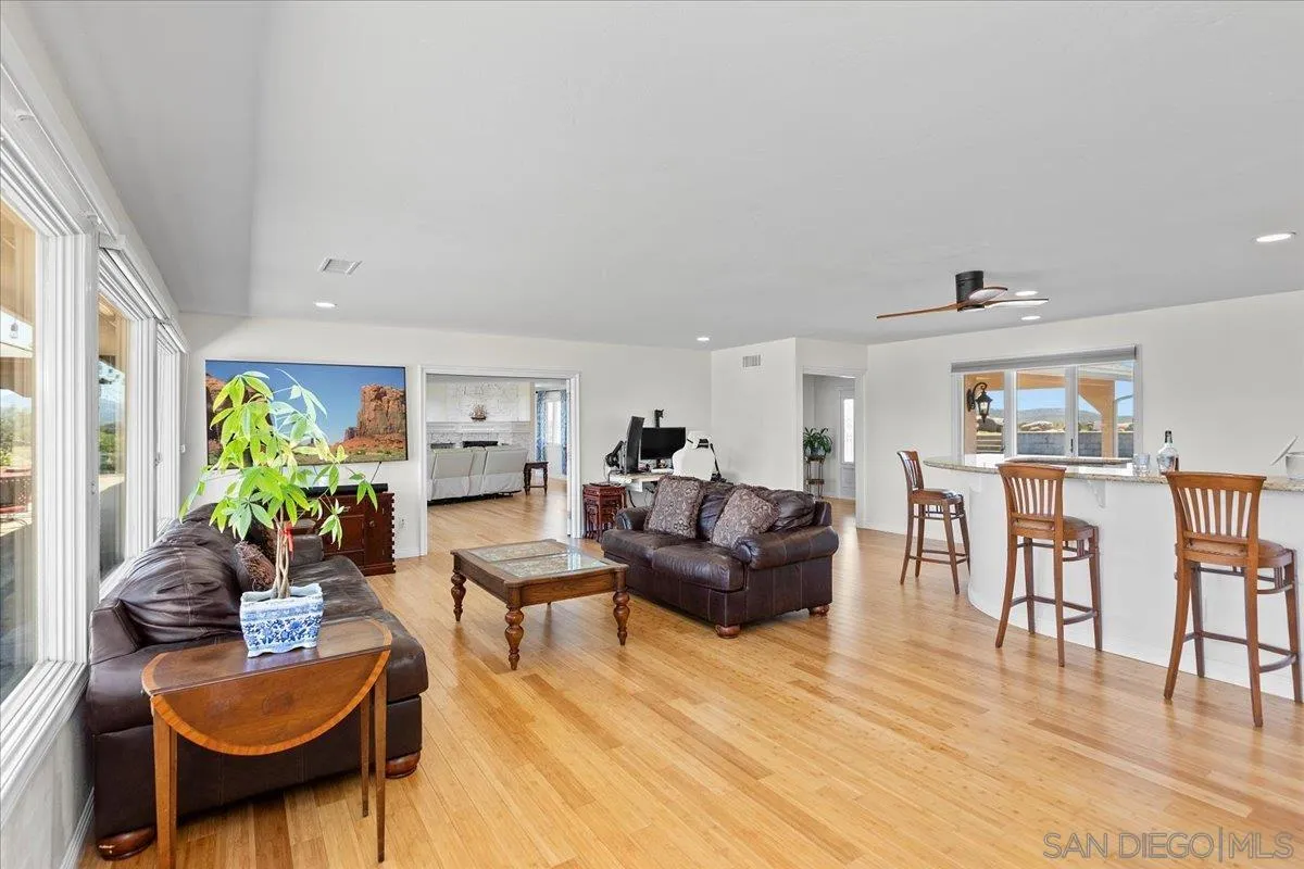 https://cdn.realtyfeed.com/cdn/127/250033037/ee51b8dad4965a26f9e2eb8dba01e767.webp