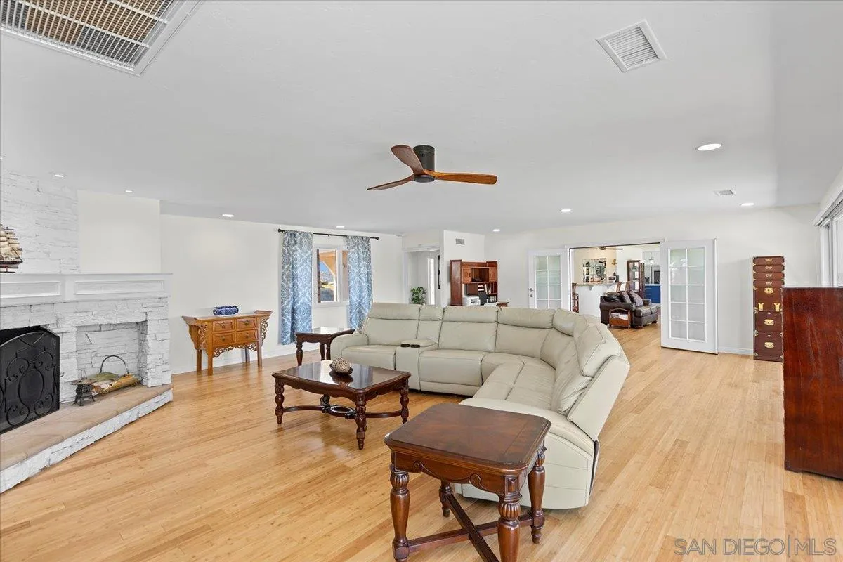 https://cdn.realtyfeed.com/cdn/127/250033037/f792f816b40a84fcedabf9044ca0533f.webp