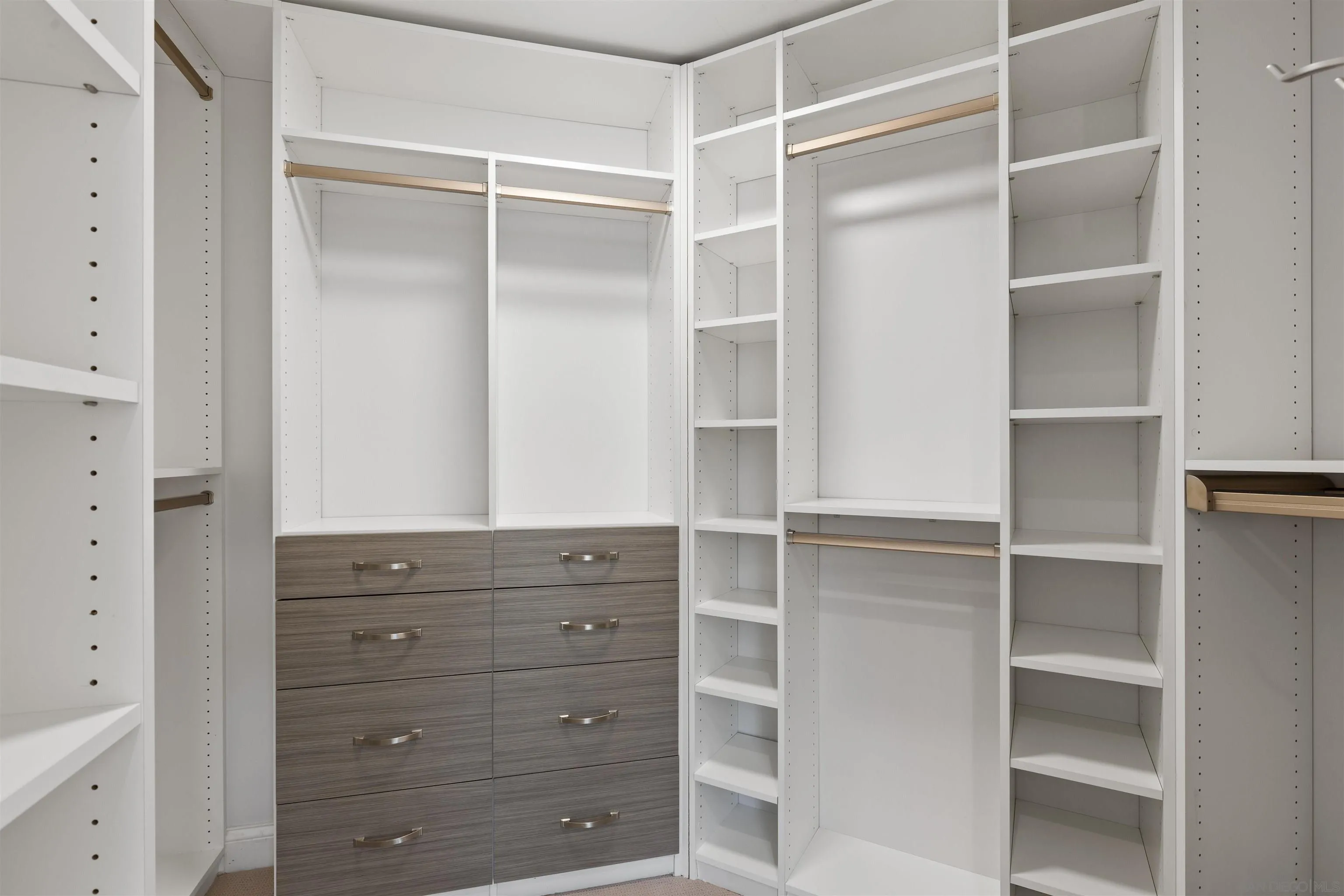https://cdn.realtyfeed.com/cdn/127/250033039/00d2b0064d60bad31cc449c7930f44e1.webp