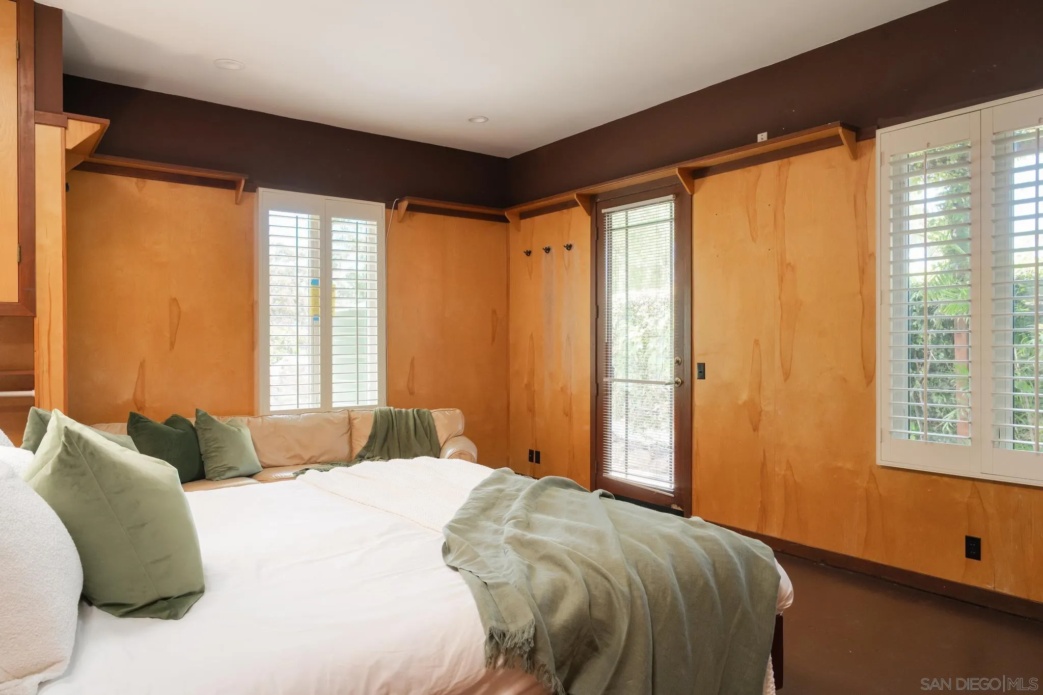 https://cdn.realtyfeed.com/cdn/127/250033065/22080f5050853ba128e62413e38ae431.webp