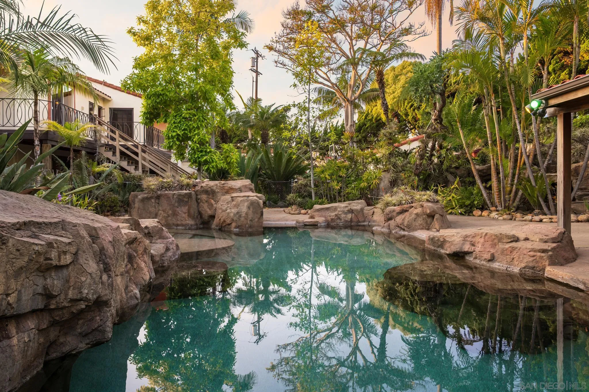 https://cdn.realtyfeed.com/cdn/127/250033066/c4f4589bc43aa4991308413cbac46266.webp