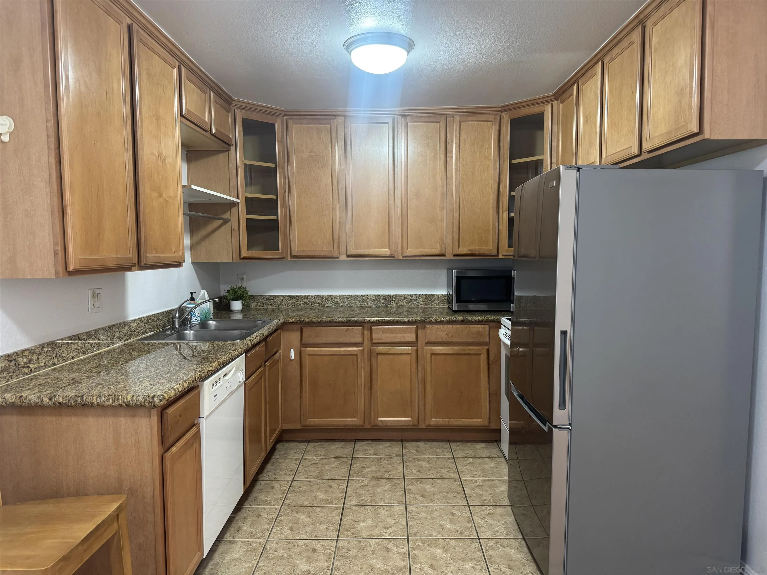 https://cdn.realtyfeed.com/cdn/127/250033068/66b0e8b3a01bc3188e92c5fc5bfcb982.webp