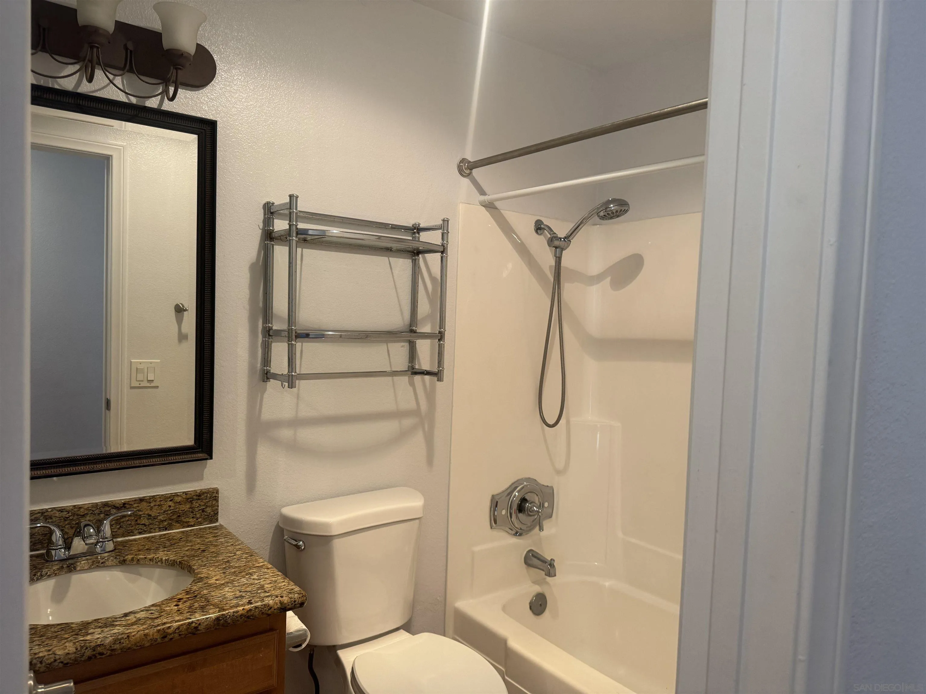 https://cdn.realtyfeed.com/cdn/127/250033068/93ec0860c40edccadc9e4c6f8dd635d3.webp