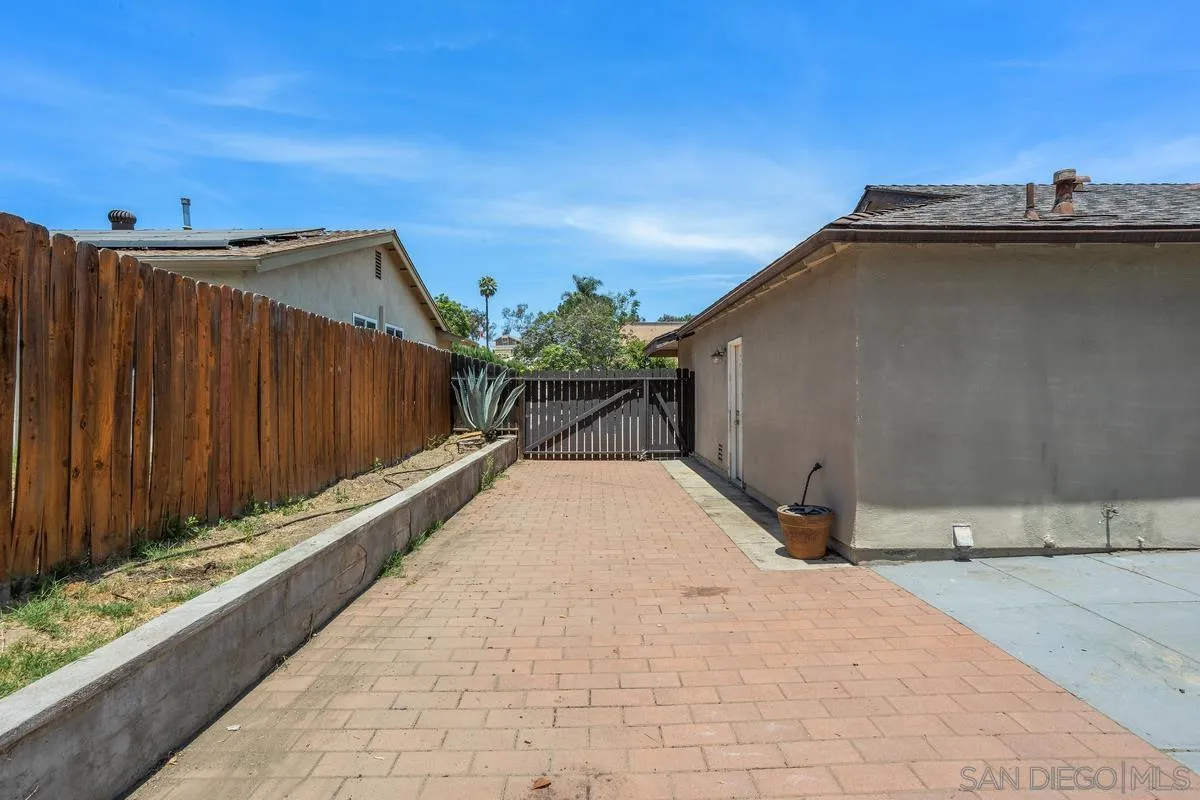 https://cdn.realtyfeed.com/cdn/127/250033077/11f0c6c5a7e179f8f0fdd81dc1eacda7.webp