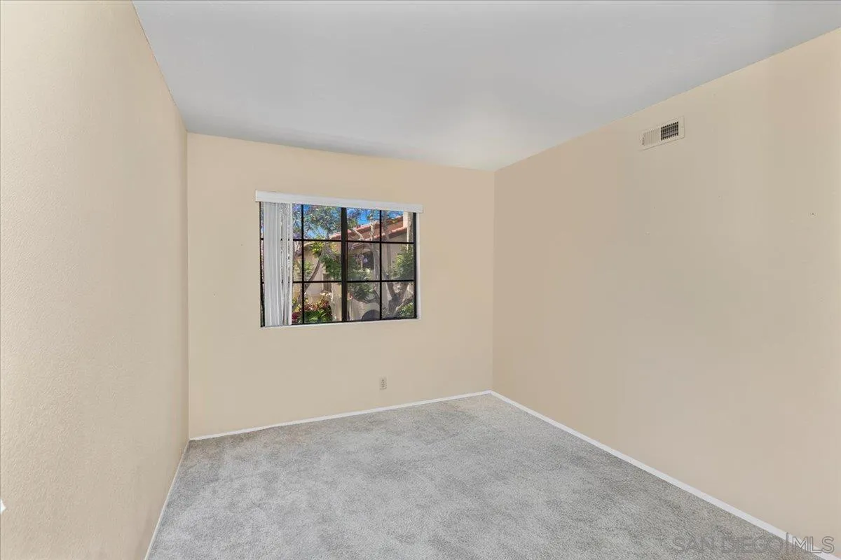 Photo #23: 250033090 Listing: Photo #23