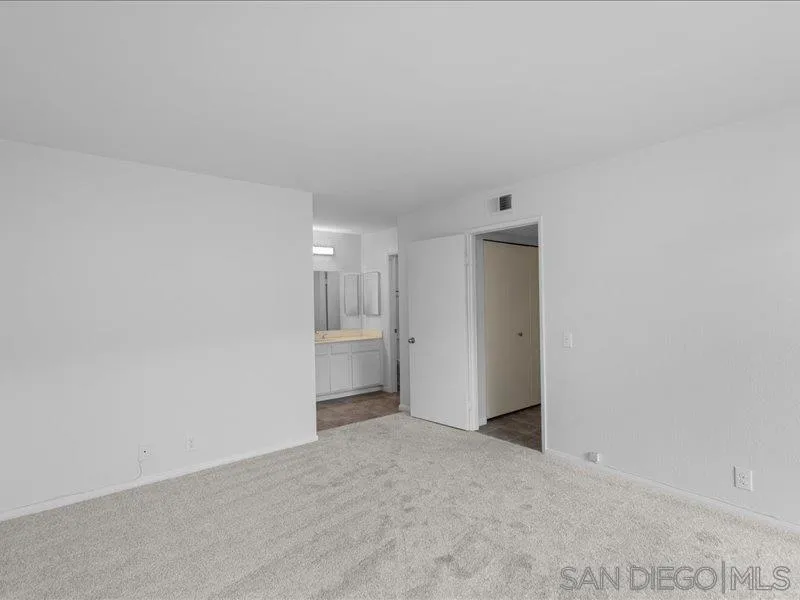 https://cdn.realtyfeed.com/cdn/127/250033098/2b2c9e8a063bd46cc4cbe1c5f737e6d2.webp