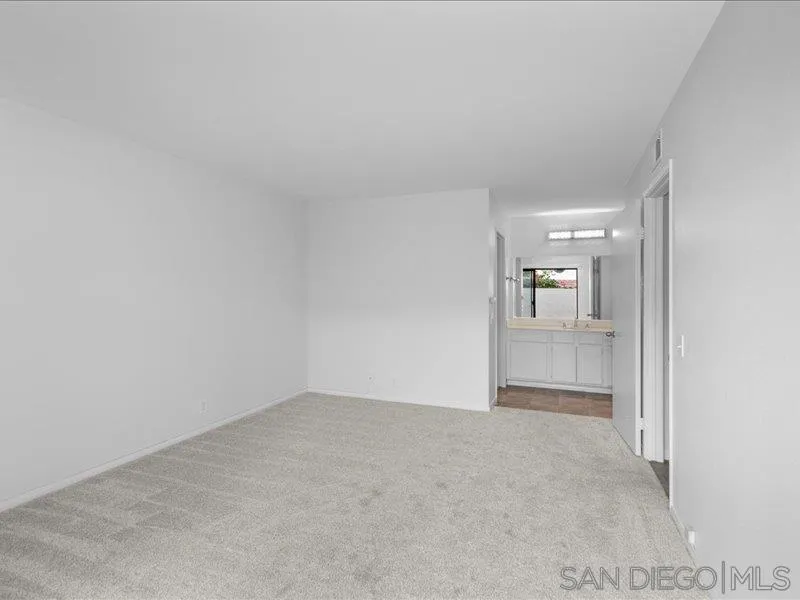 https://cdn.realtyfeed.com/cdn/127/250033098/be31307b67a8093d8e7f7f9ffaef9d9d.webp