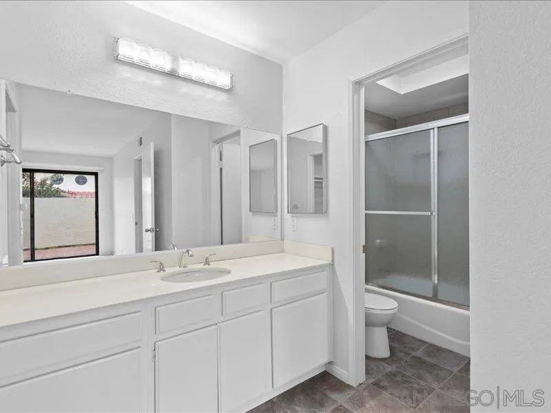 https://cdn.realtyfeed.com/cdn/127/250033098/e3dd12c22cd94bef351344776fea2c59.webp