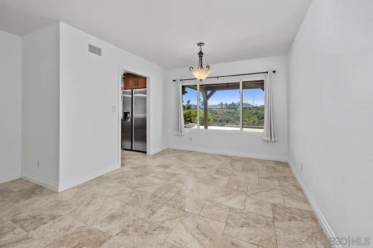 https://cdn.realtyfeed.com/cdn/127/250033106/1feddaf29a23fd1c917469970568d418.webp