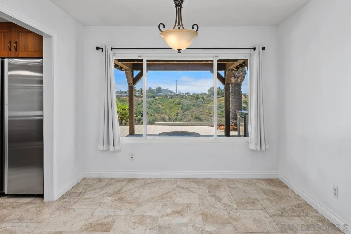https://cdn.realtyfeed.com/cdn/127/250033106/aba4ebe5d461ad5f15fb8232f3c97fac.webp