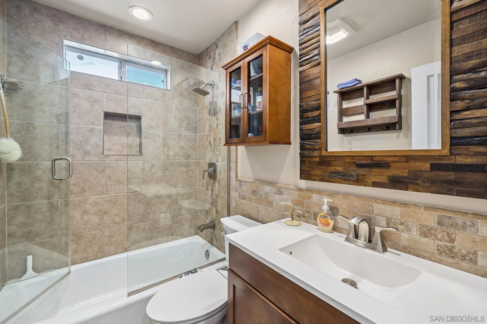 https://cdn.realtyfeed.com/cdn/127/250033113/2ce7ea7c173f0c7525741a01471bc3c2.webp