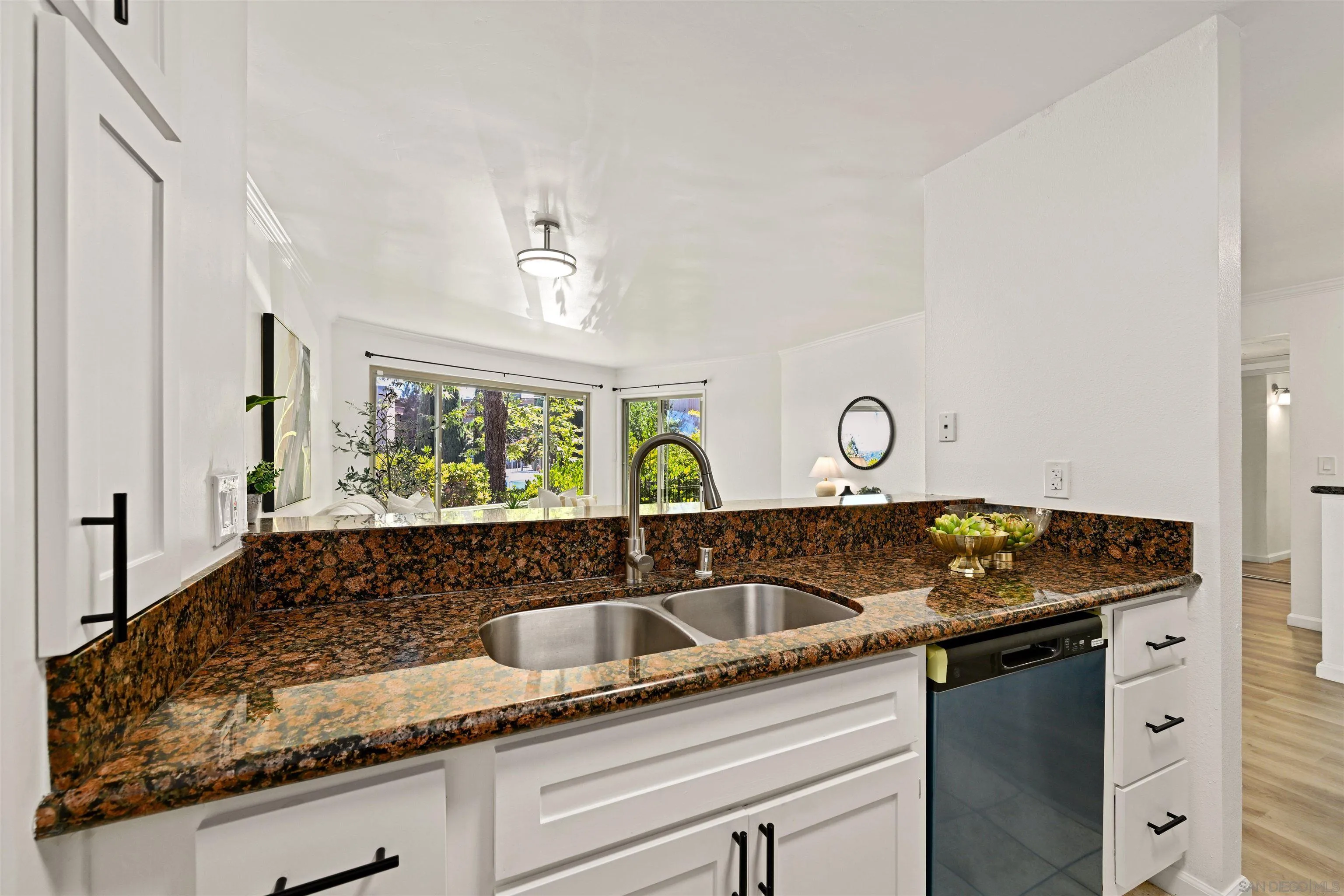 https://cdn.realtyfeed.com/cdn/127/250033114/824773c4a60a54d46f858d840b6c4110.webp