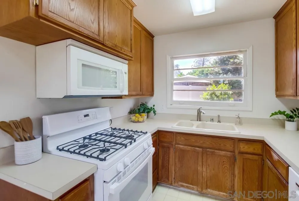 https://cdn.realtyfeed.com/cdn/127/250033115/12859032a47015cce9aca8a0d0c5cc7b.webp