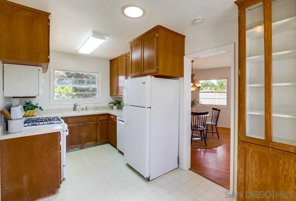 https://cdn.realtyfeed.com/cdn/127/250033115/a5df5fc250a26f1f66113893b105bbc2.webp