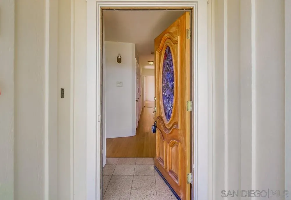https://cdn.realtyfeed.com/cdn/127/250033115/b339d935df3e02b9216ef8e7596aa9e4.webp
