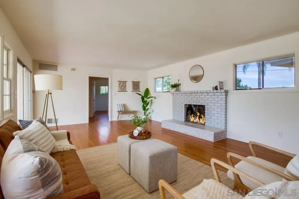 https://cdn.realtyfeed.com/cdn/127/250033115/cb3192ebd61bda876954dd6d6feb1751.webp