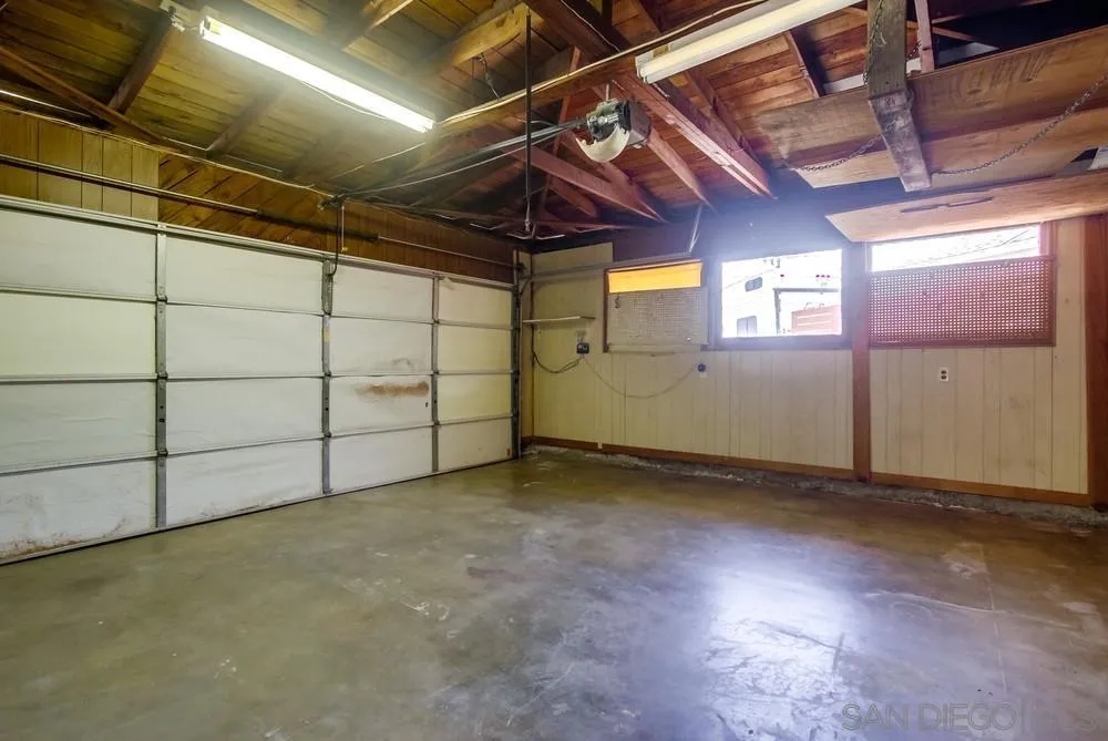 https://cdn.realtyfeed.com/cdn/127/250033115/ea2a7f8a9019fb8157f61397472d5f6e.webp