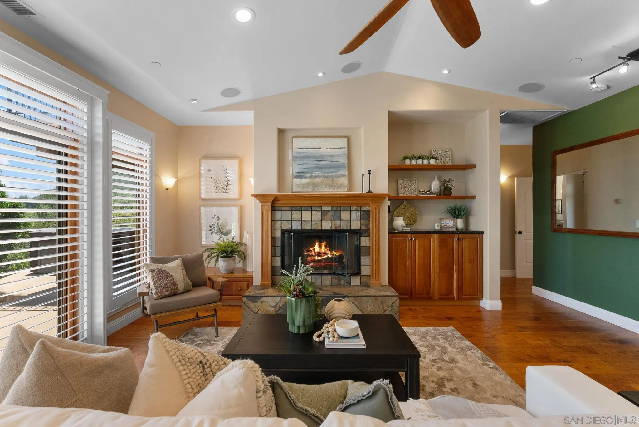 https://cdn.realtyfeed.com/cdn/127/250033119/4a1e620099ba3e6ee280d4fb45eef2da.webp