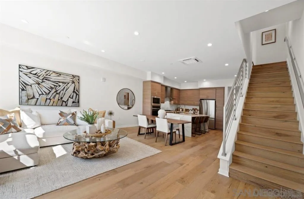 Photo #3: 250033122 Listing 