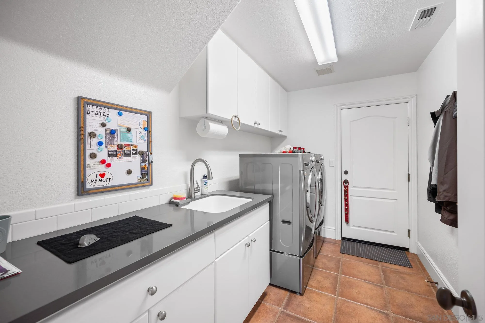 https://cdn.realtyfeed.com/cdn/127/250033124/381abc0b9b174ef511b8d0cbeed223d0.webp