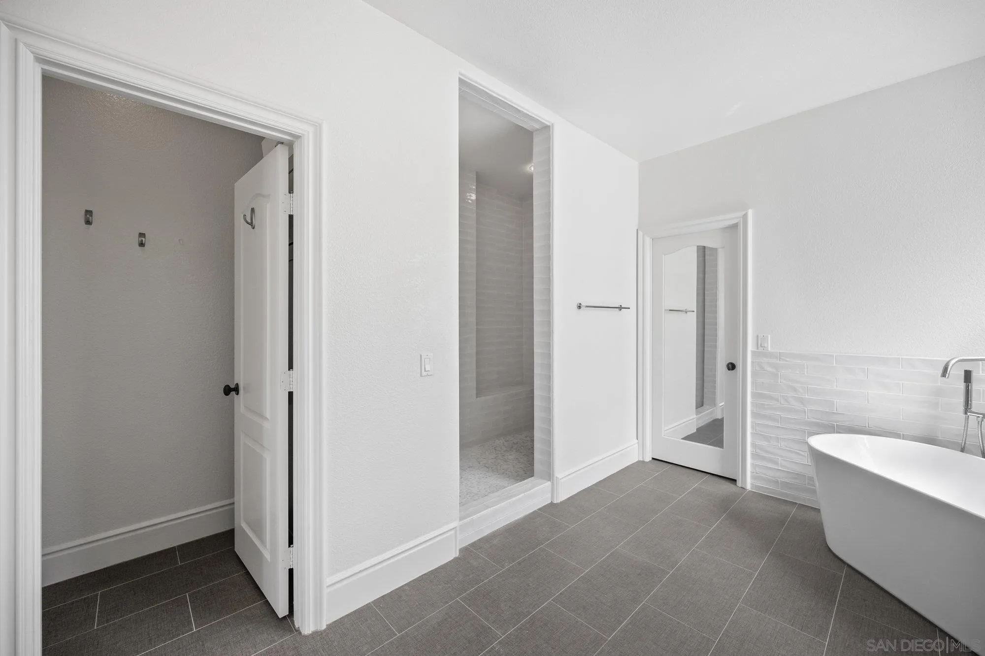 https://cdn.realtyfeed.com/cdn/127/250033124/3ff0778d8e41d8de0a8f49d6237fe499.webp