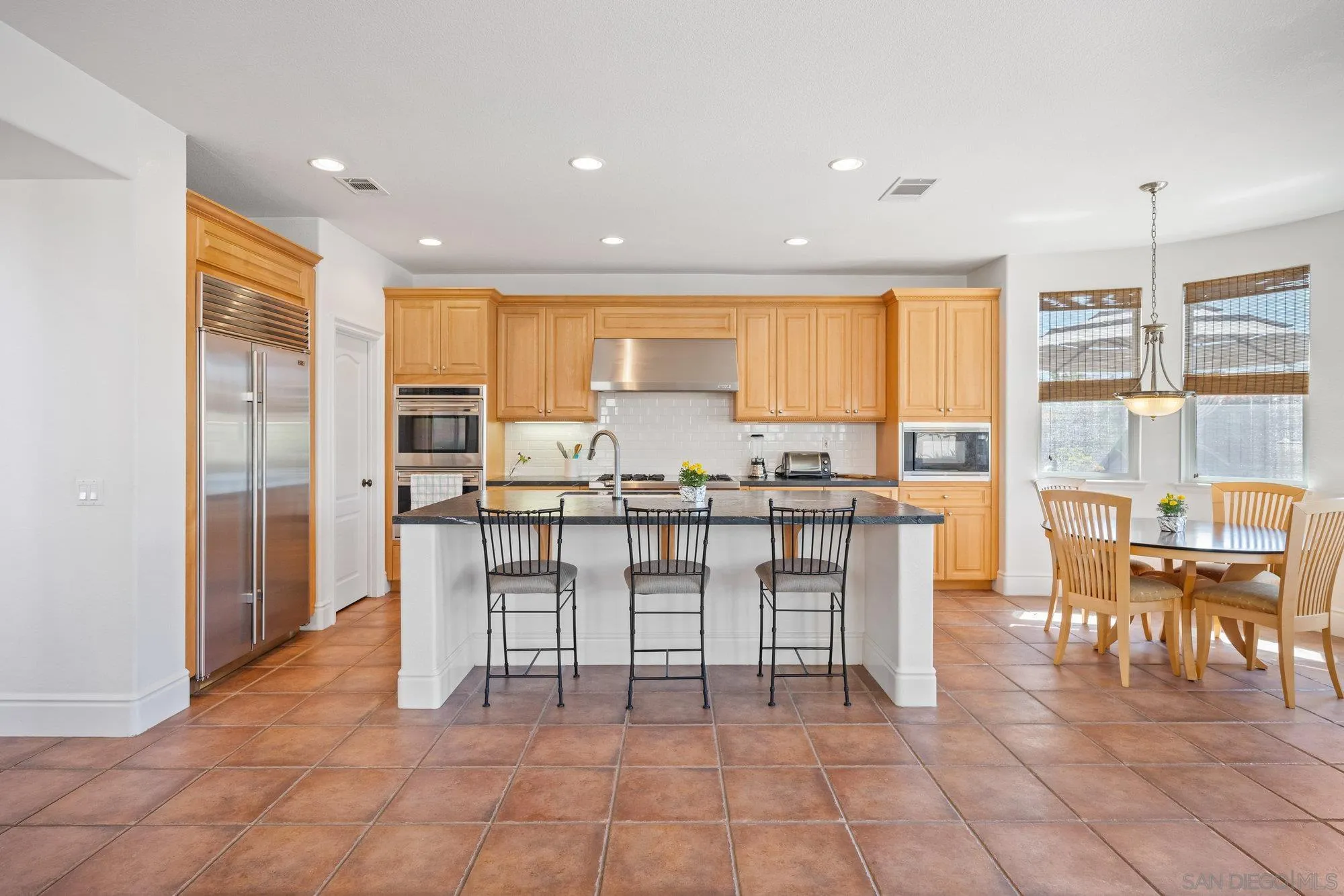 https://cdn.realtyfeed.com/cdn/127/250033124/4e087a0497583d07c3849f10880d7f99.webp