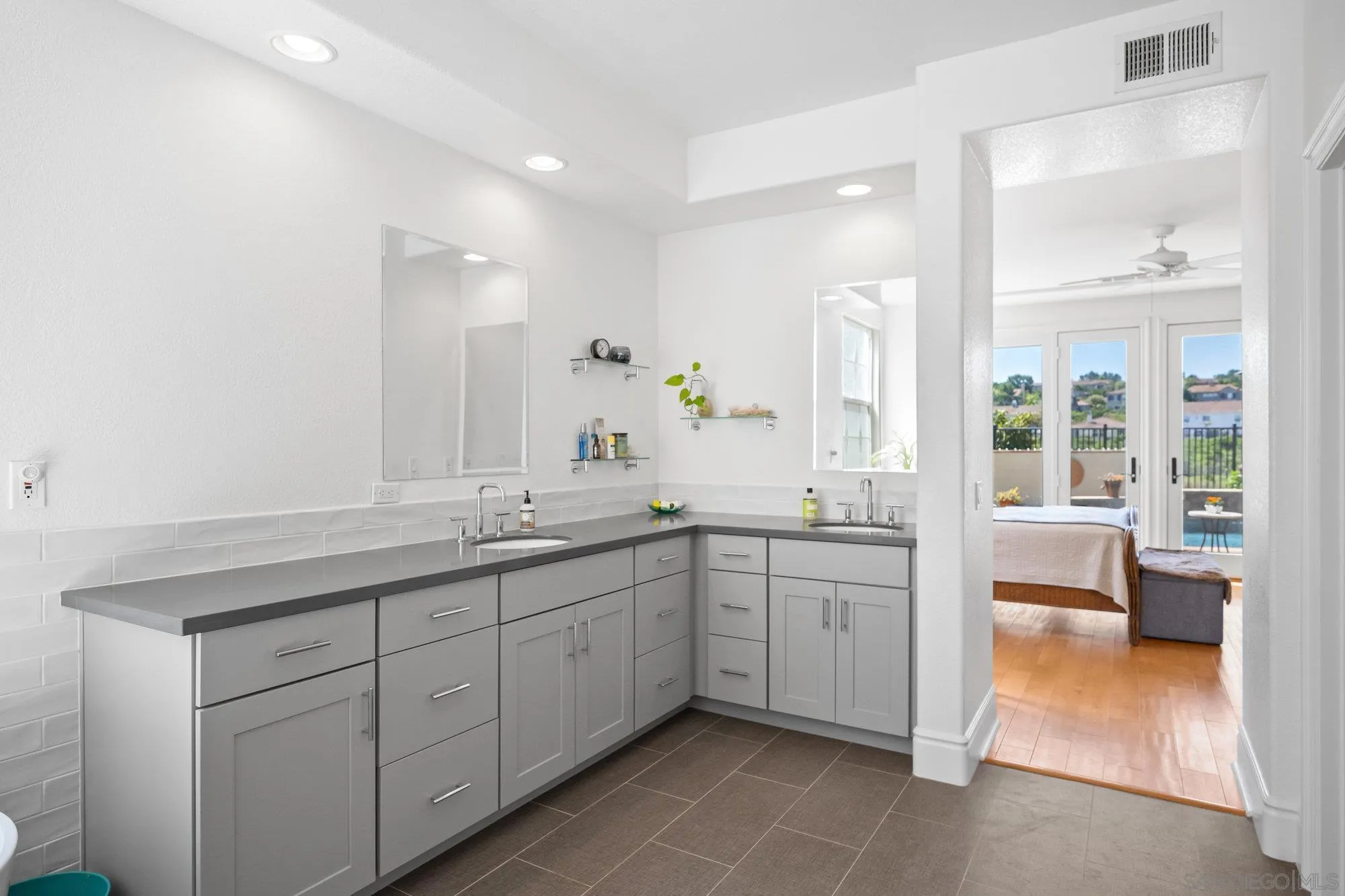 https://cdn.realtyfeed.com/cdn/127/250033124/681842771bbeb080a9738b0f63a43f04.webp