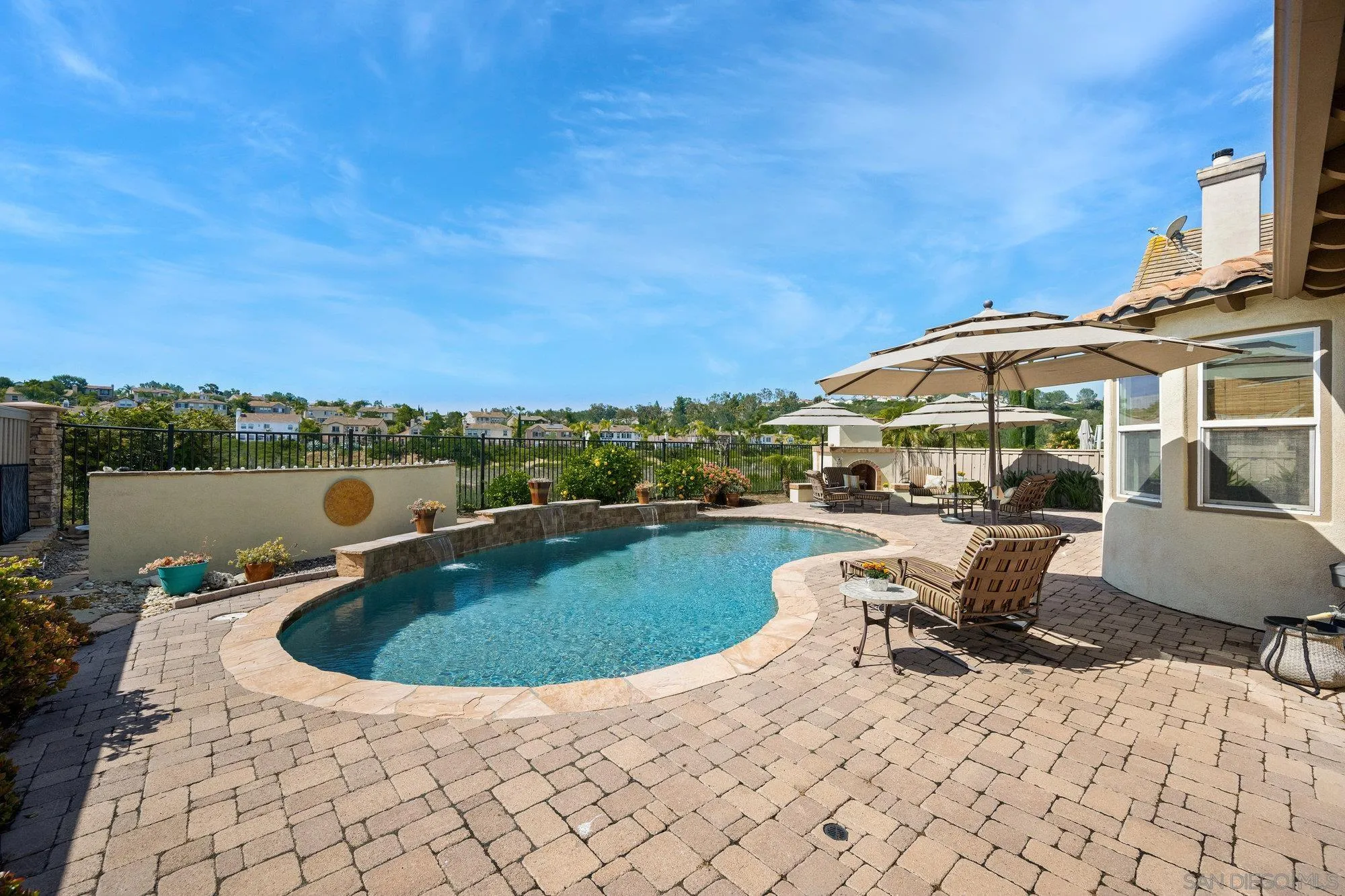 https://cdn.realtyfeed.com/cdn/127/250033124/a834571bdcbb1aa556947c7852159ab2.webp