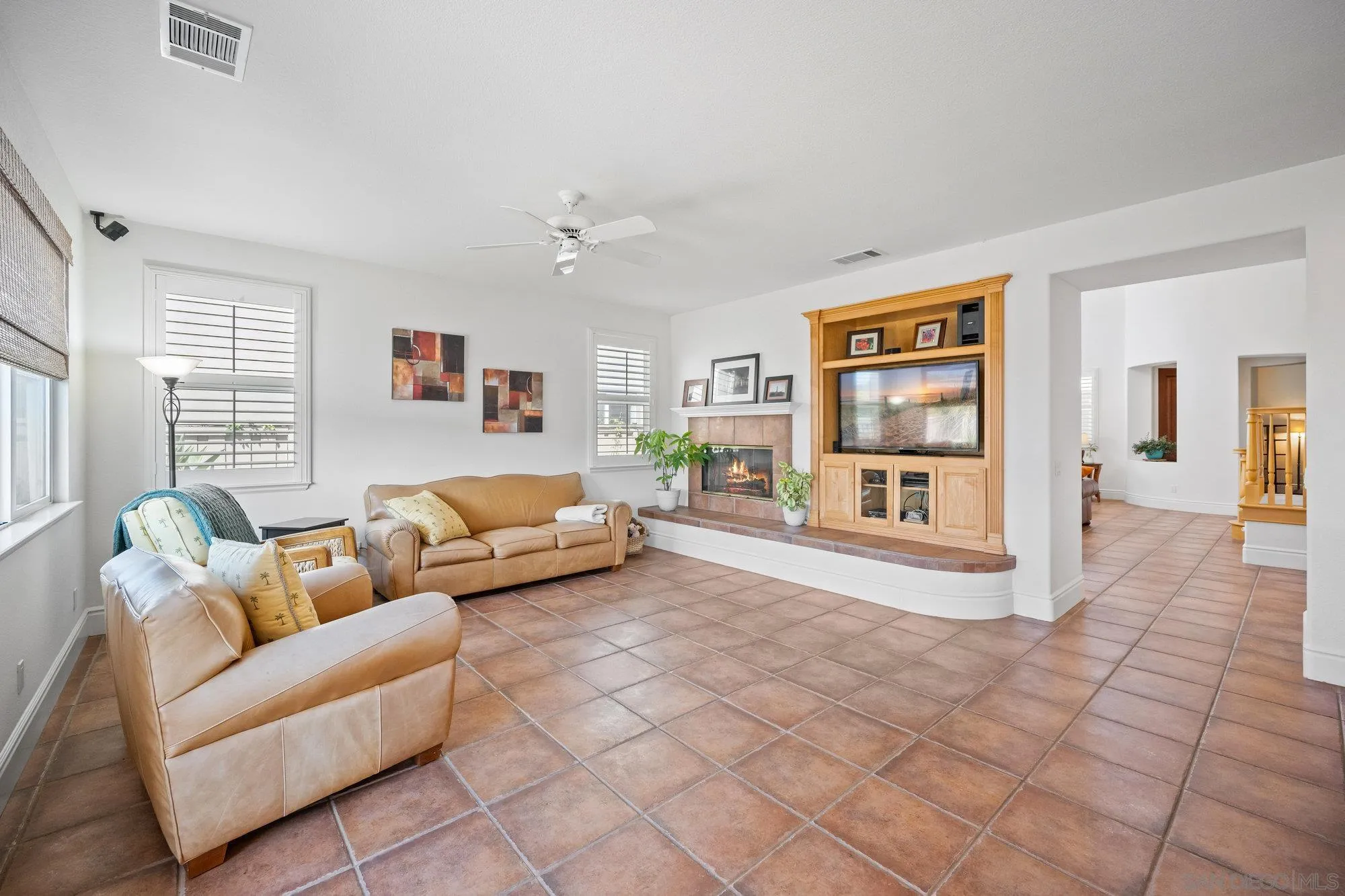 https://cdn.realtyfeed.com/cdn/127/250033124/ad6c66687e898e297bf00131ba29dc95.webp