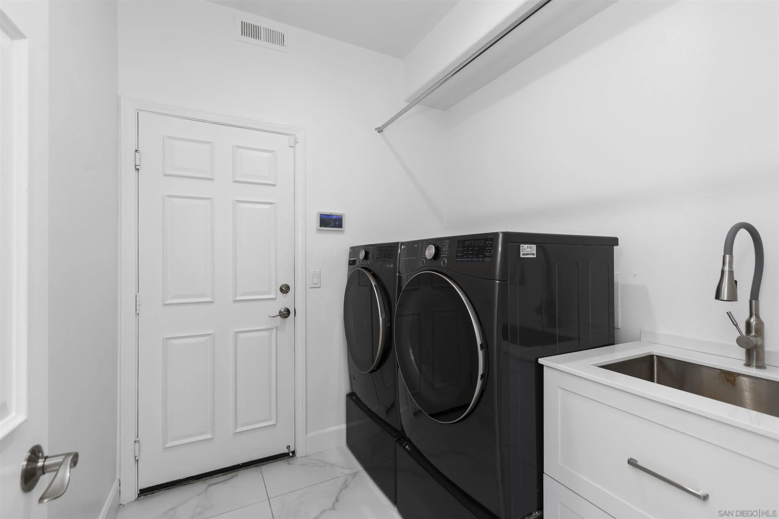 https://cdn.realtyfeed.com/cdn/127/250033149/525d5fb6cb4e88fd8244e38616111549.webp