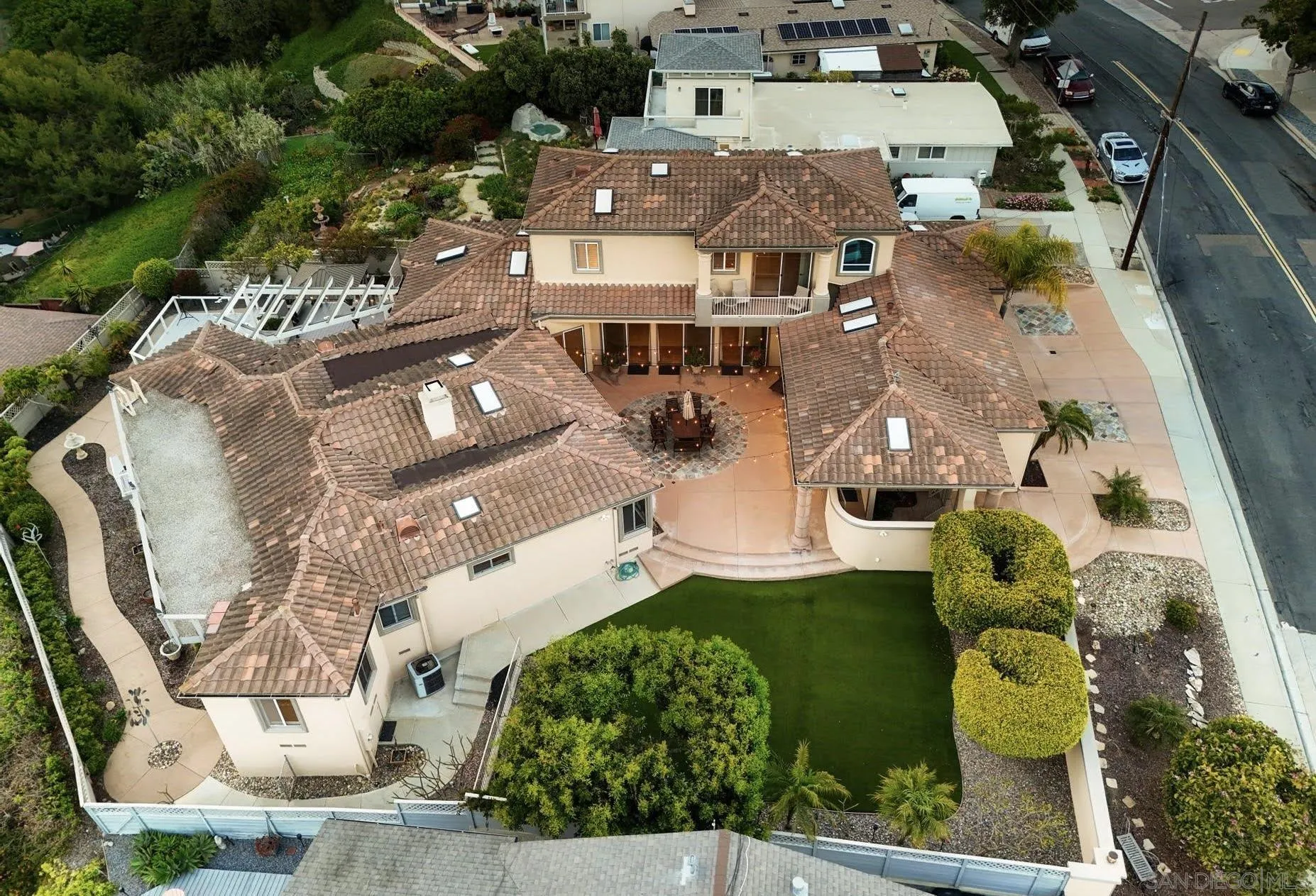 https://cdn.realtyfeed.com/cdn/127/250033153/936f373eb3f3d8f44ccd1d56056aff95.webp