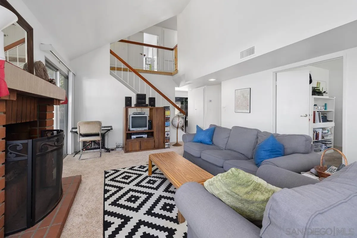 https://cdn.realtyfeed.com/cdn/127/250033159/ed3c724aabe233794f226df14872eb51.webp