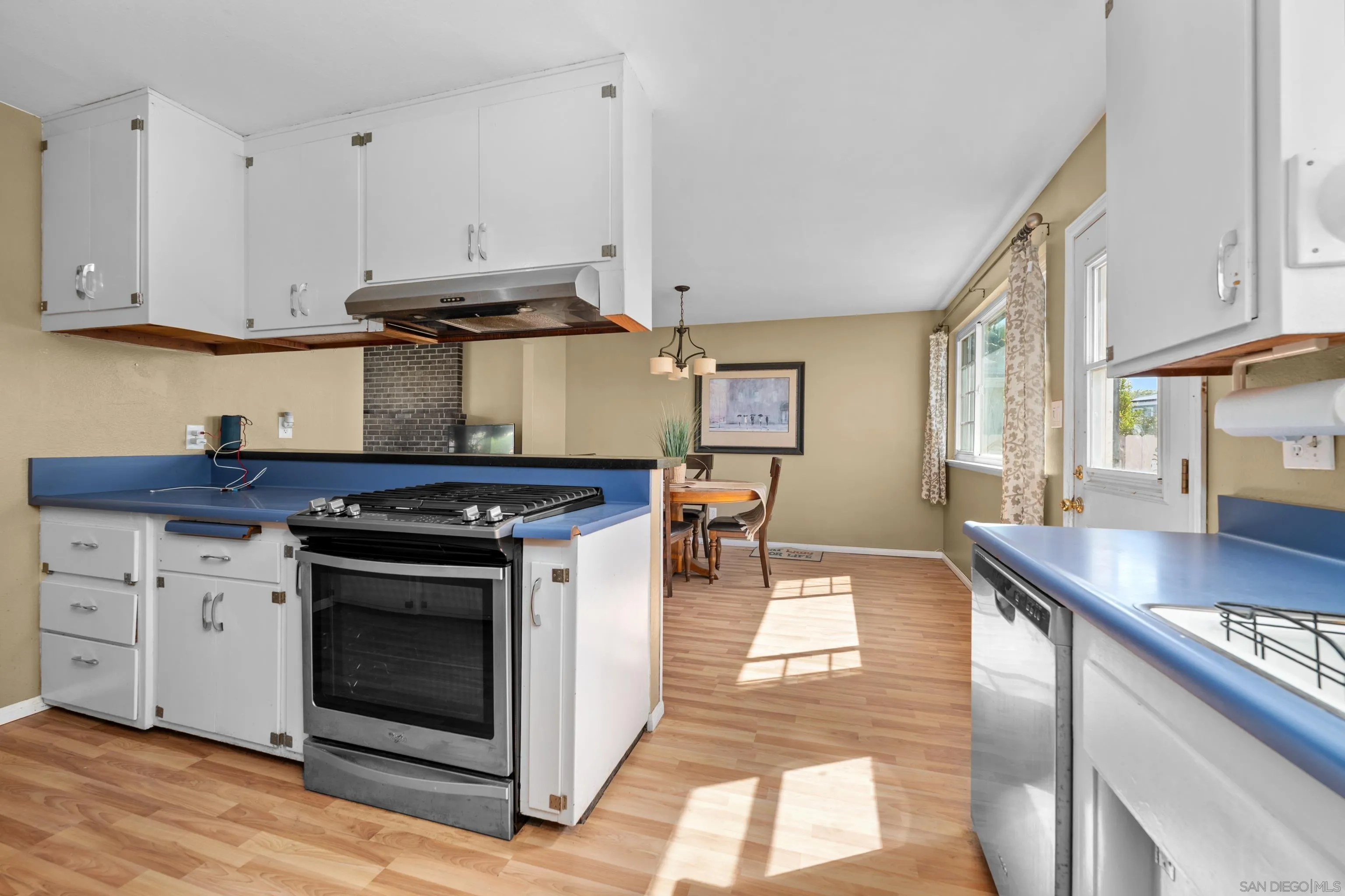 https://cdn.realtyfeed.com/cdn/127/250033170/10ba93a50dd404d1af263aeaddf8fb3e.webp