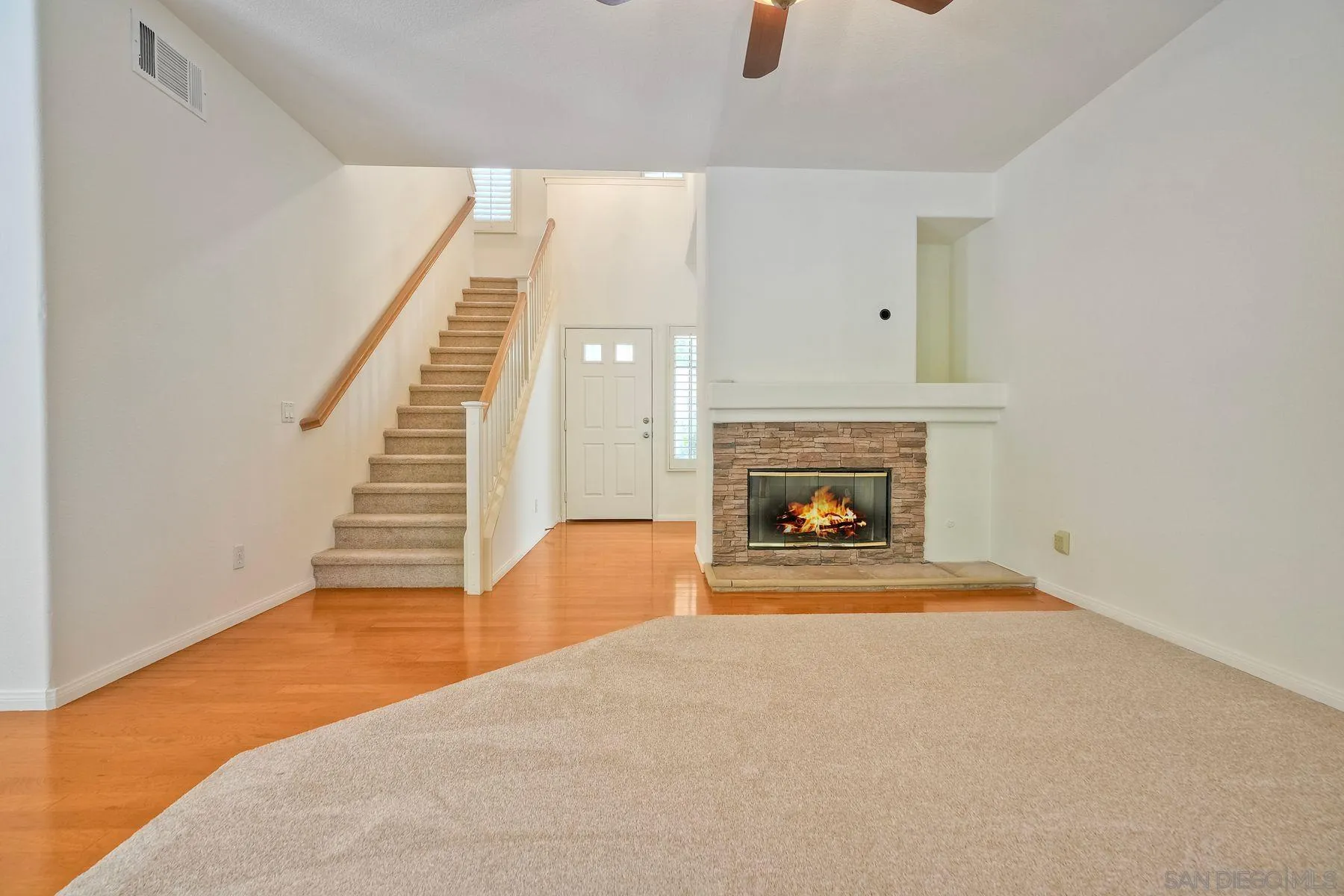 https://cdn.realtyfeed.com/cdn/127/250033181/484b9e7cb9196ccff12f01dec70c3ee0.webp