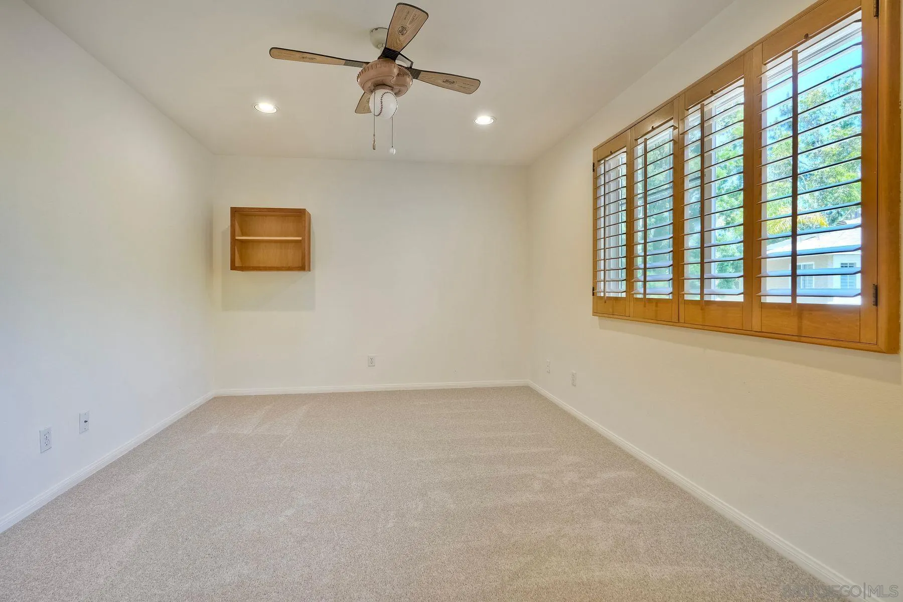 https://cdn.realtyfeed.com/cdn/127/250033181/f52a9826fe9da90d64d0eba1f414f595.webp