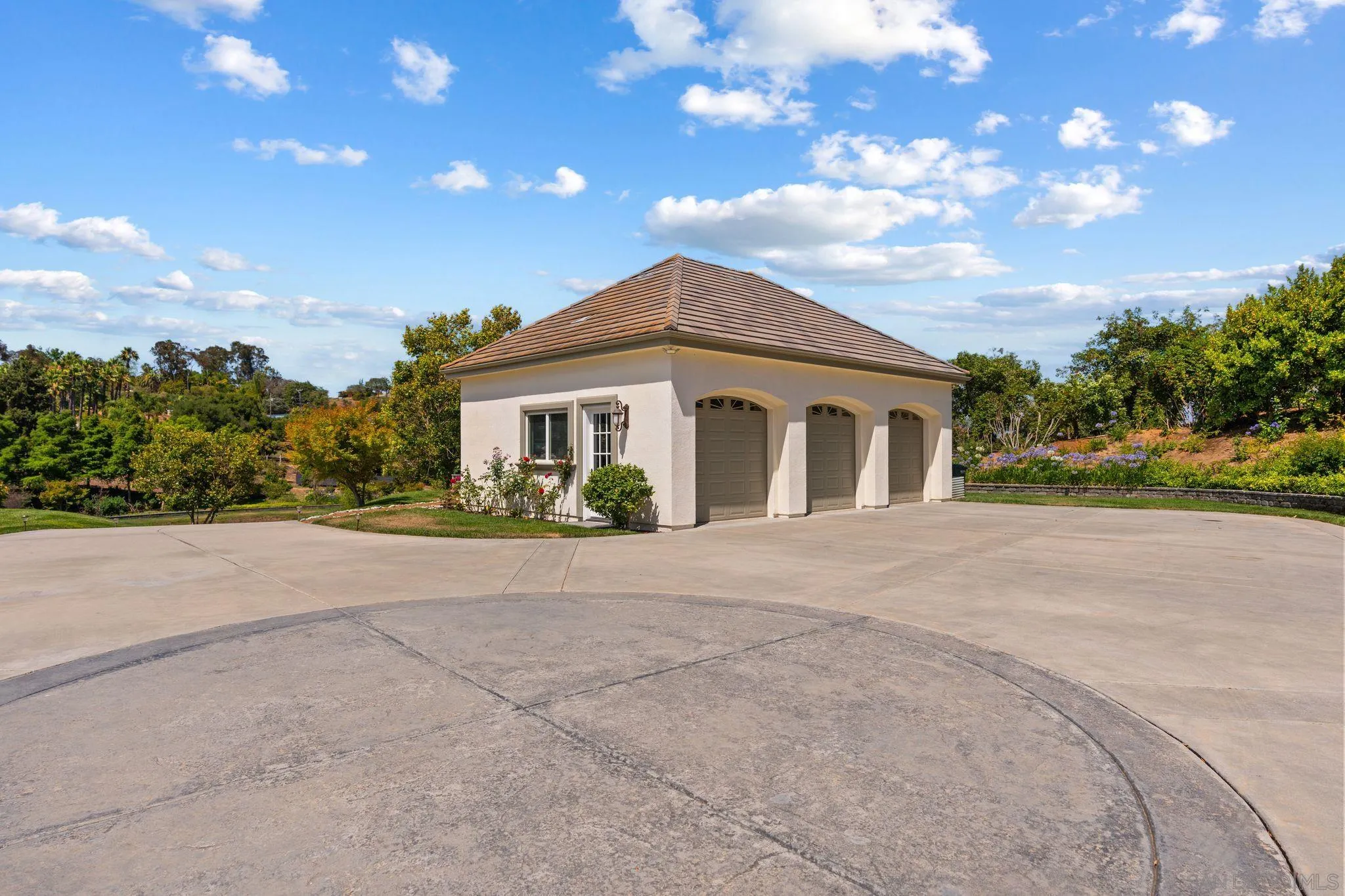 https://cdn.realtyfeed.com/cdn/127/250033182/0c3b4644b1c1ba200f4578067d215b0c.webp
