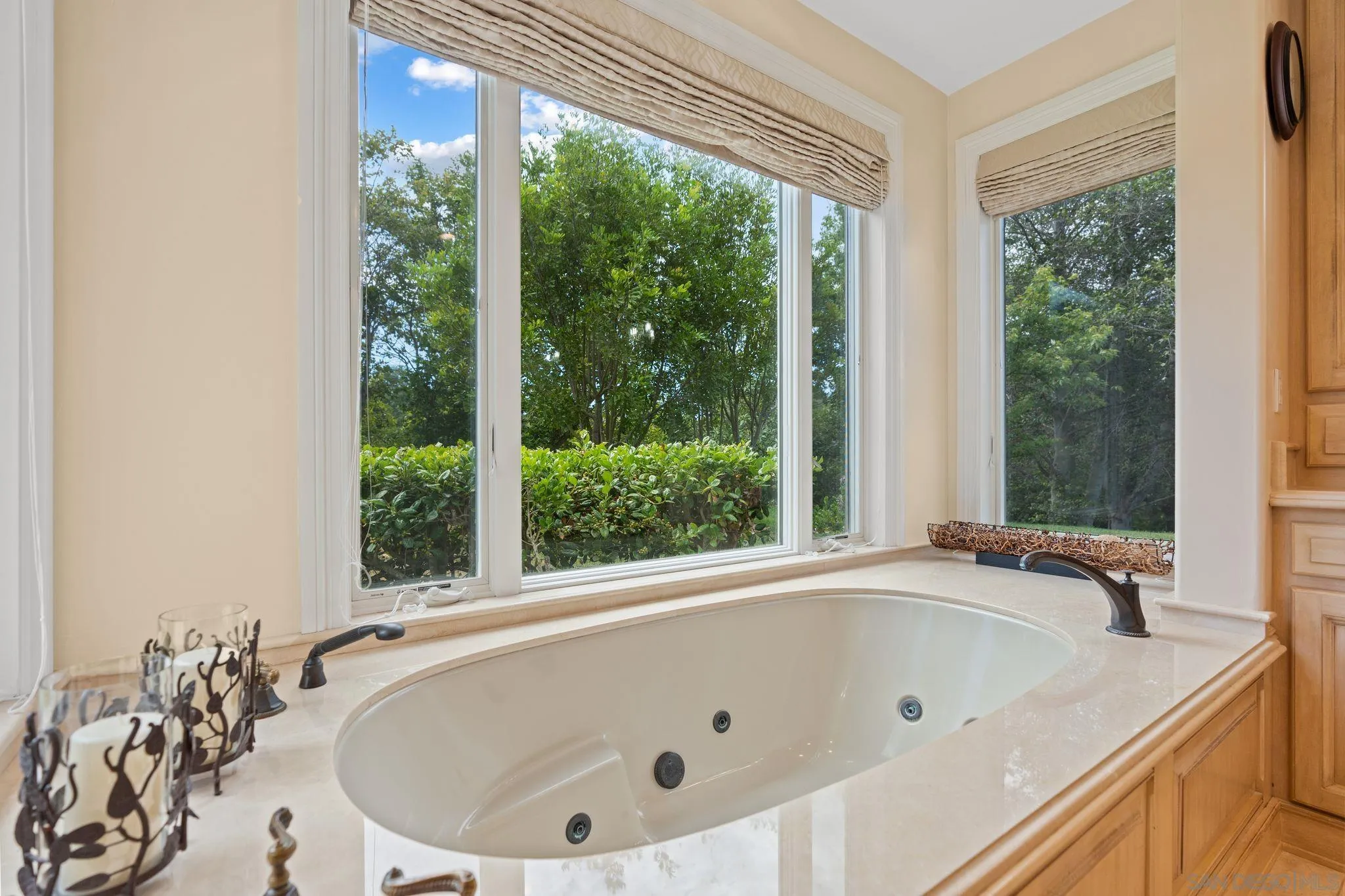 https://cdn.realtyfeed.com/cdn/127/250033182/1c0fcb809ebf67f79e14418a0829b60f.webp