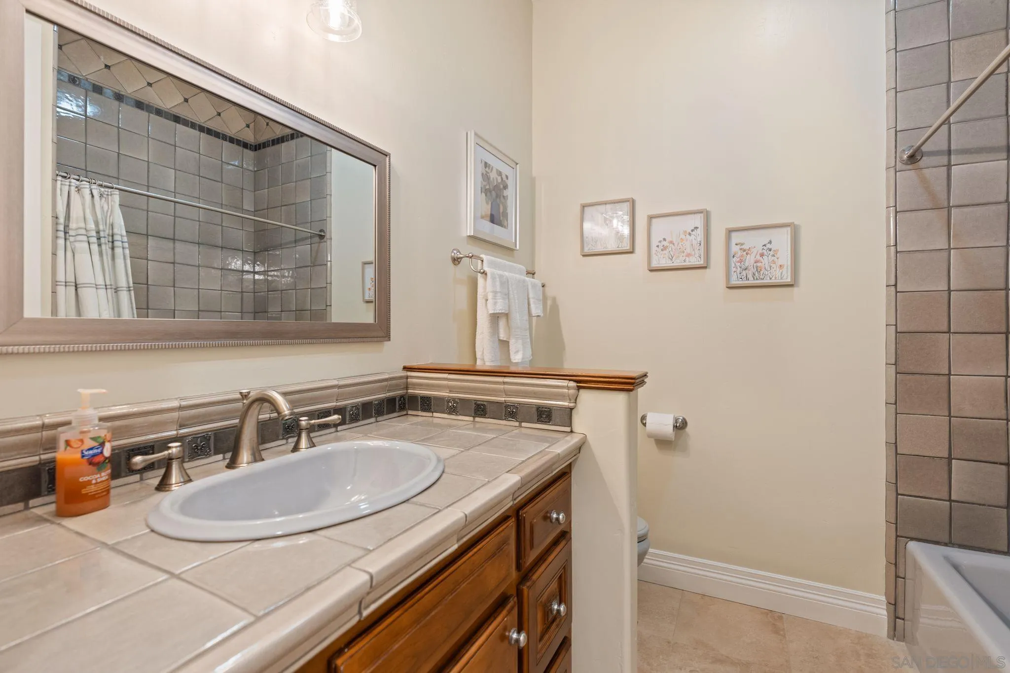 https://cdn.realtyfeed.com/cdn/127/250033182/6cc56ca679698f95174e82151acdc53d.webp