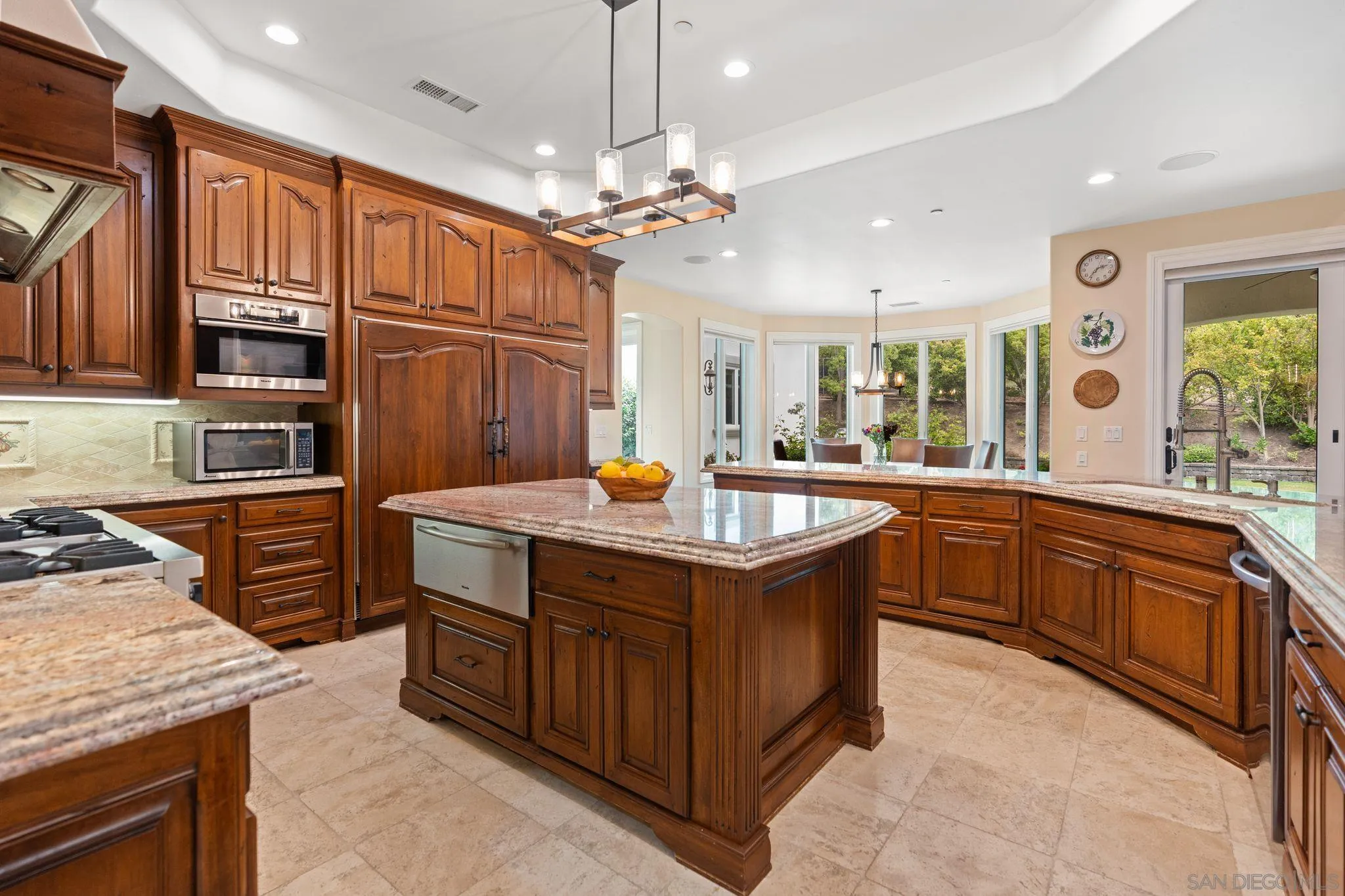 https://cdn.realtyfeed.com/cdn/127/250033182/b97ae8122184b9f5fcd250ee9da775d3.webp