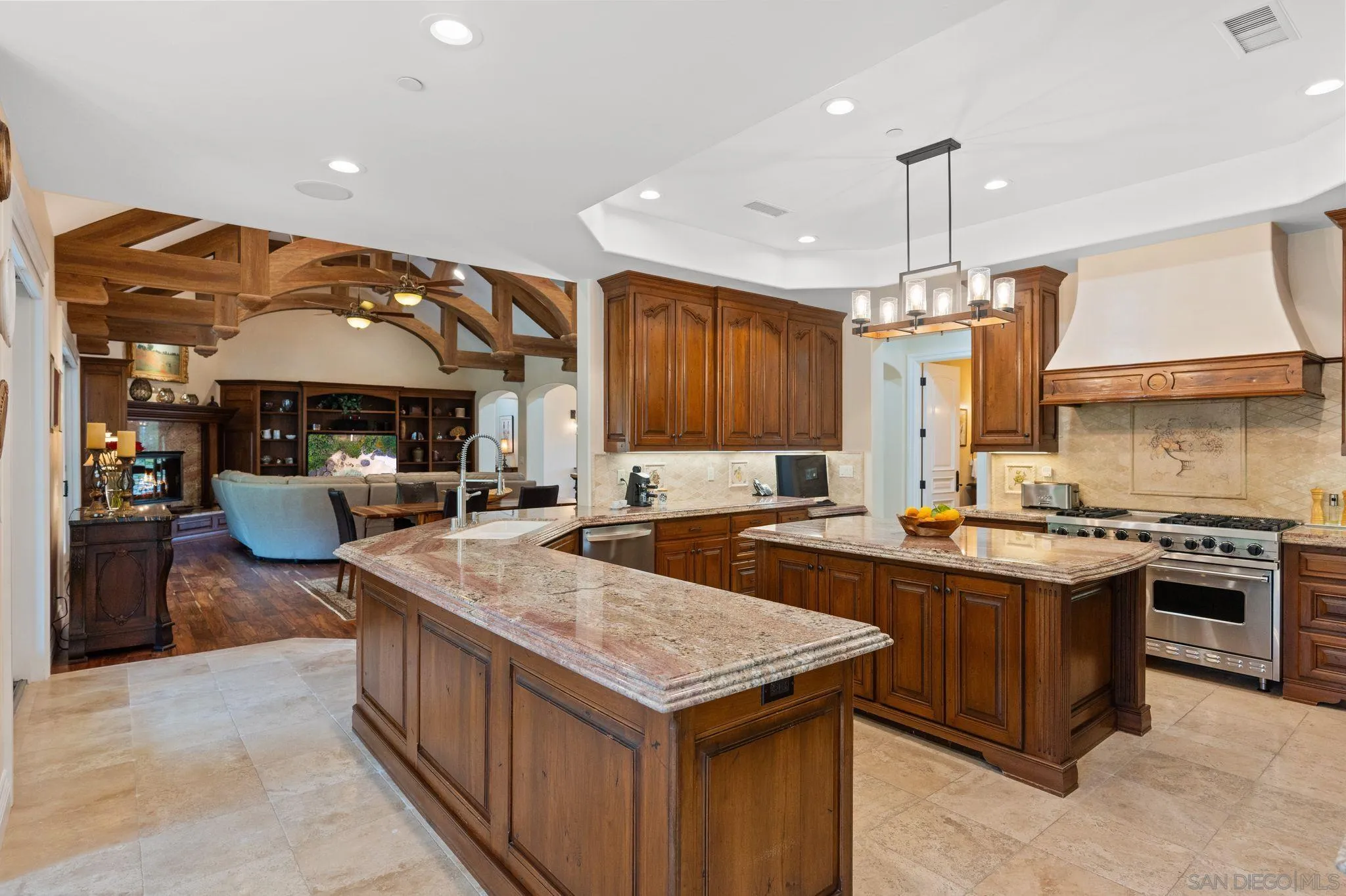 https://cdn.realtyfeed.com/cdn/127/250033182/c338079e7b2fa139bd10974df4bd9d95.webp