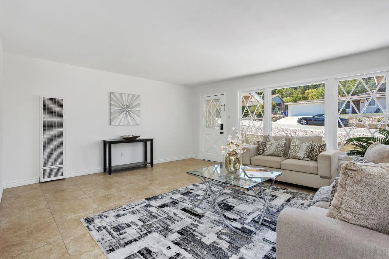 https://cdn.realtyfeed.com/cdn/127/250033192/867d5f1cb9d9a10ac681cc4b4f00973d.webp