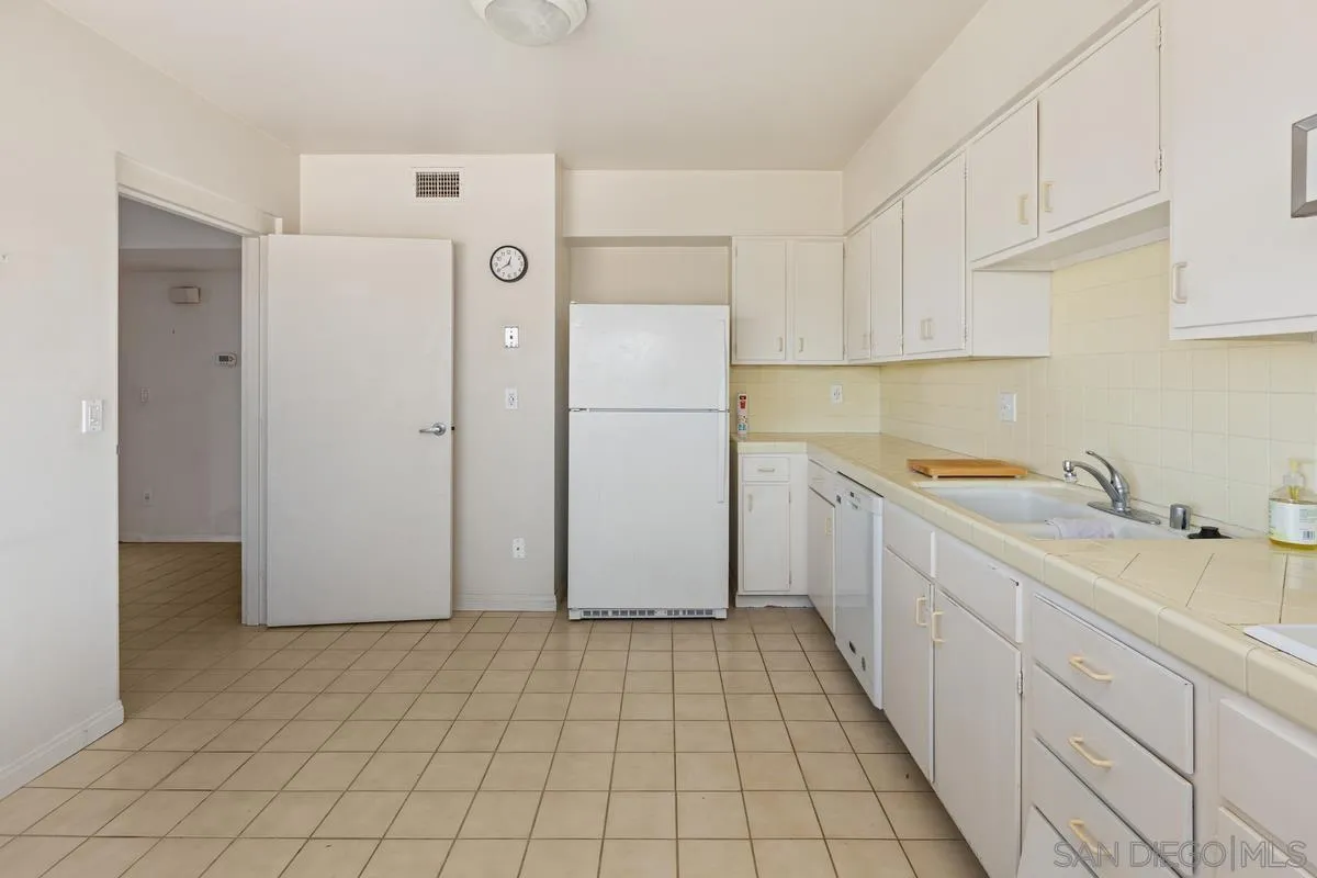 Photo #10: 250033198 Listing: Photo #10