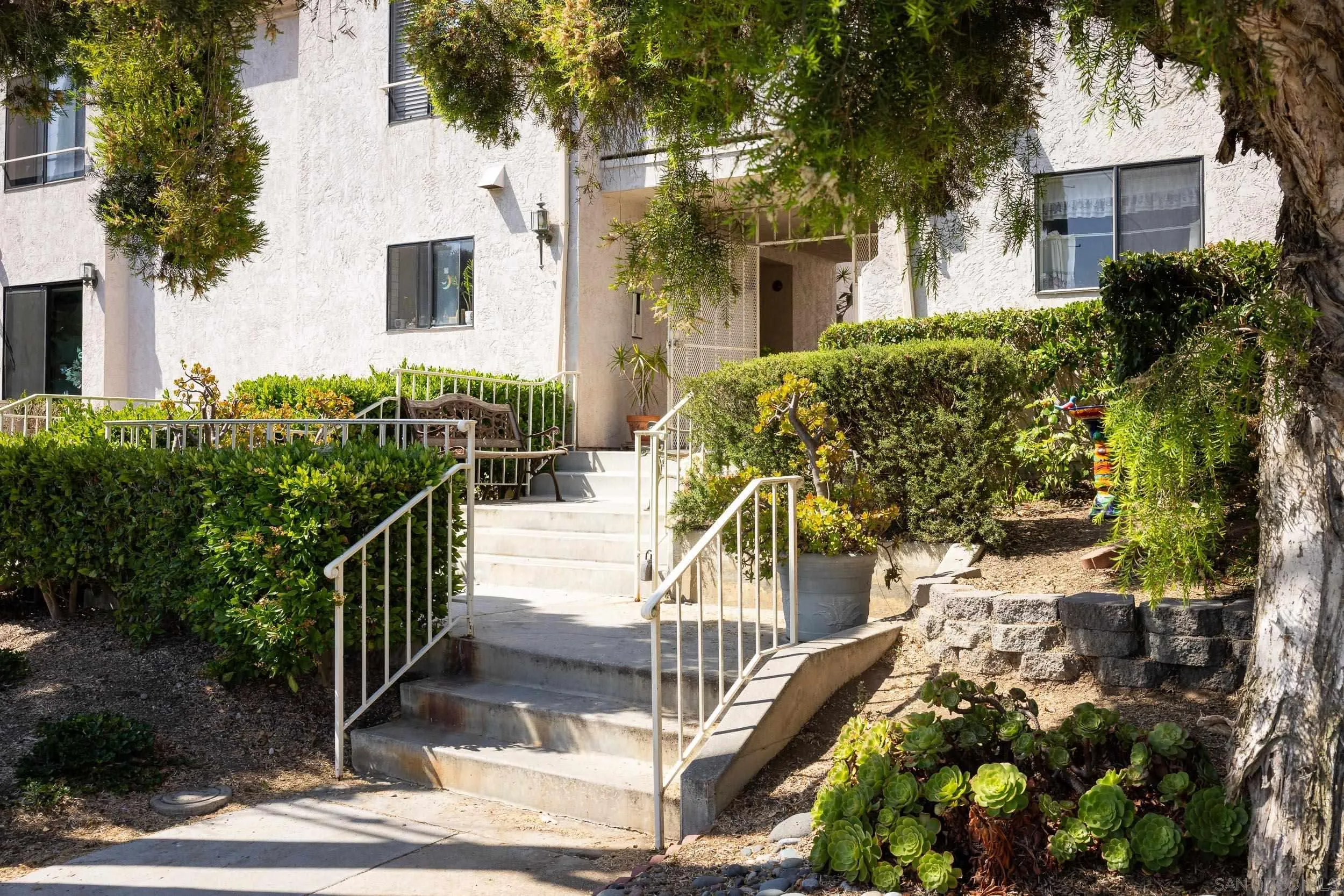 https://cdn.realtyfeed.com/cdn/127/250033199/8efe30bb0be51bf5f1368c249269edec.webp