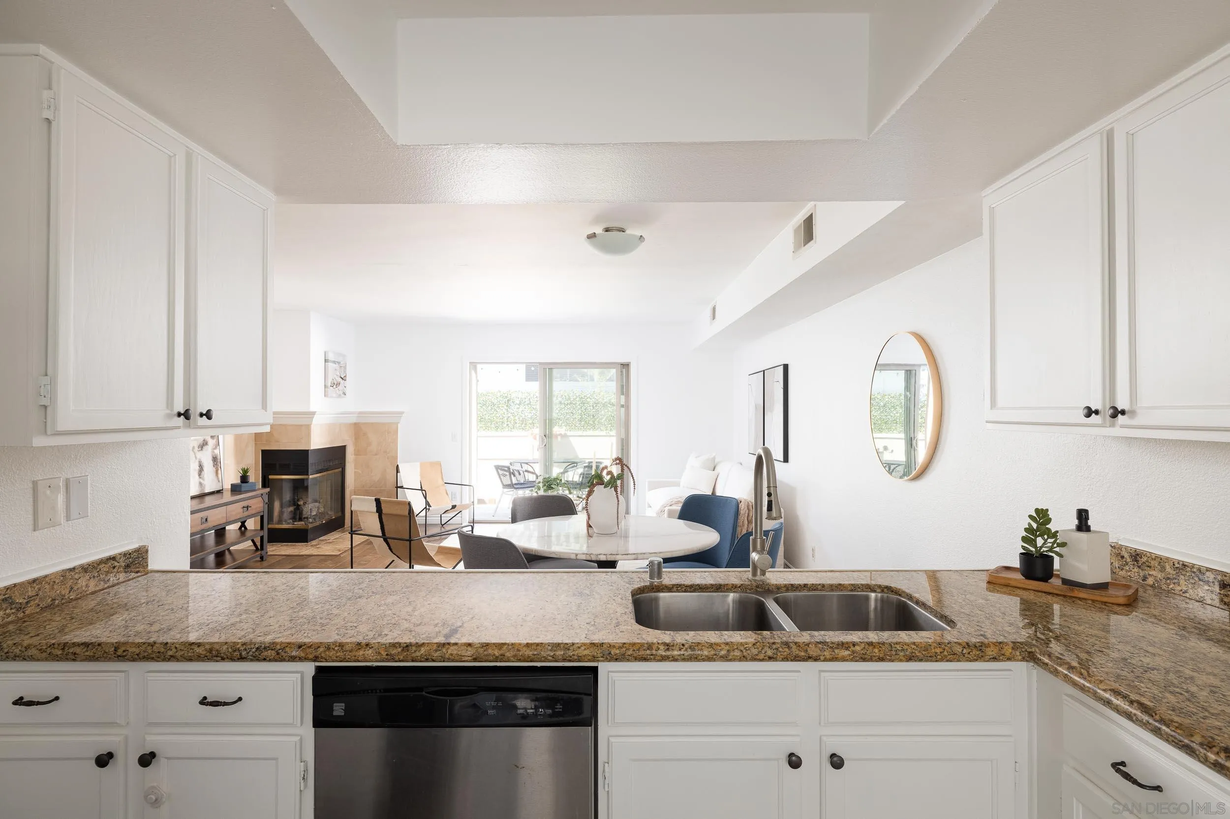 https://cdn.realtyfeed.com/cdn/127/250033199/964b0629b7e8ac820bfe72de62b49243.webp