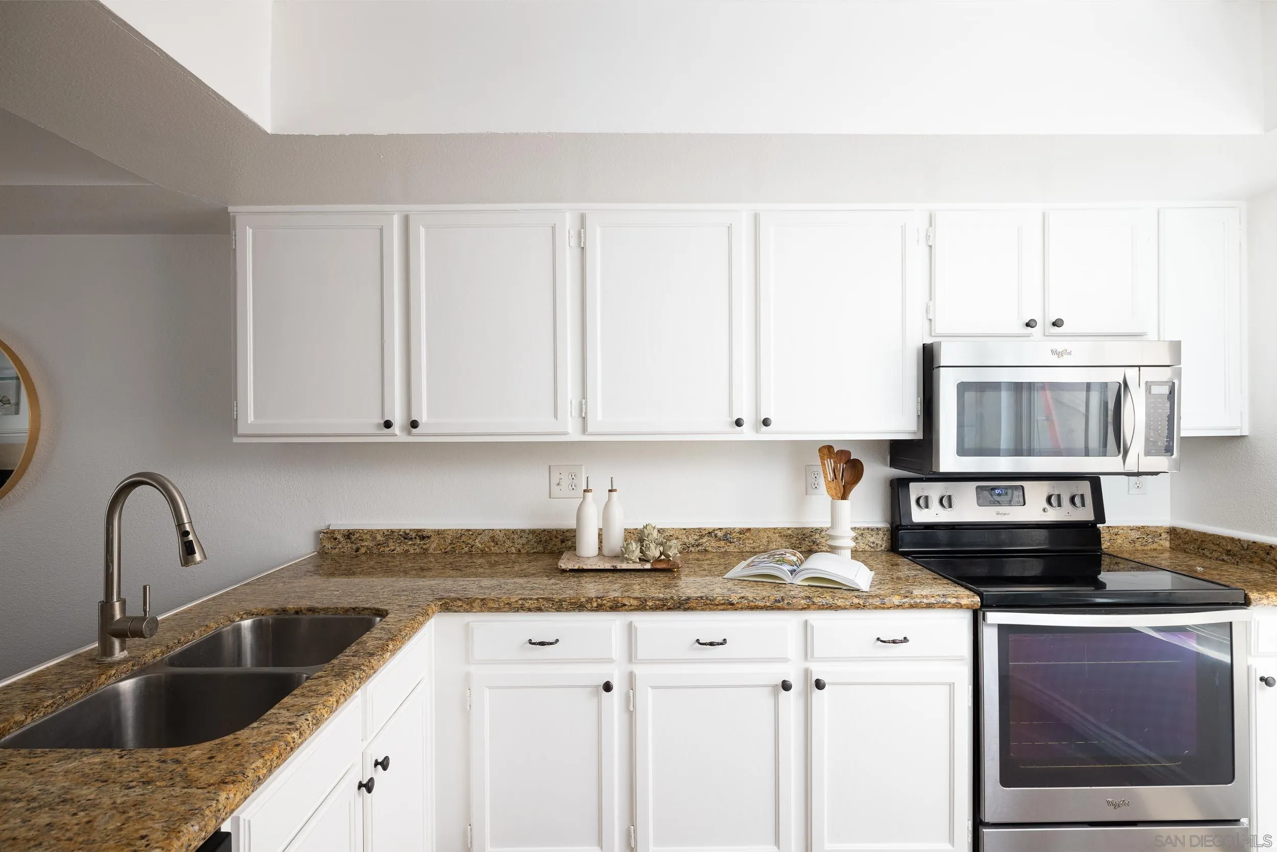 https://cdn.realtyfeed.com/cdn/127/250033199/cfdebdab63f62b2c96807b9ab6b94535.webp