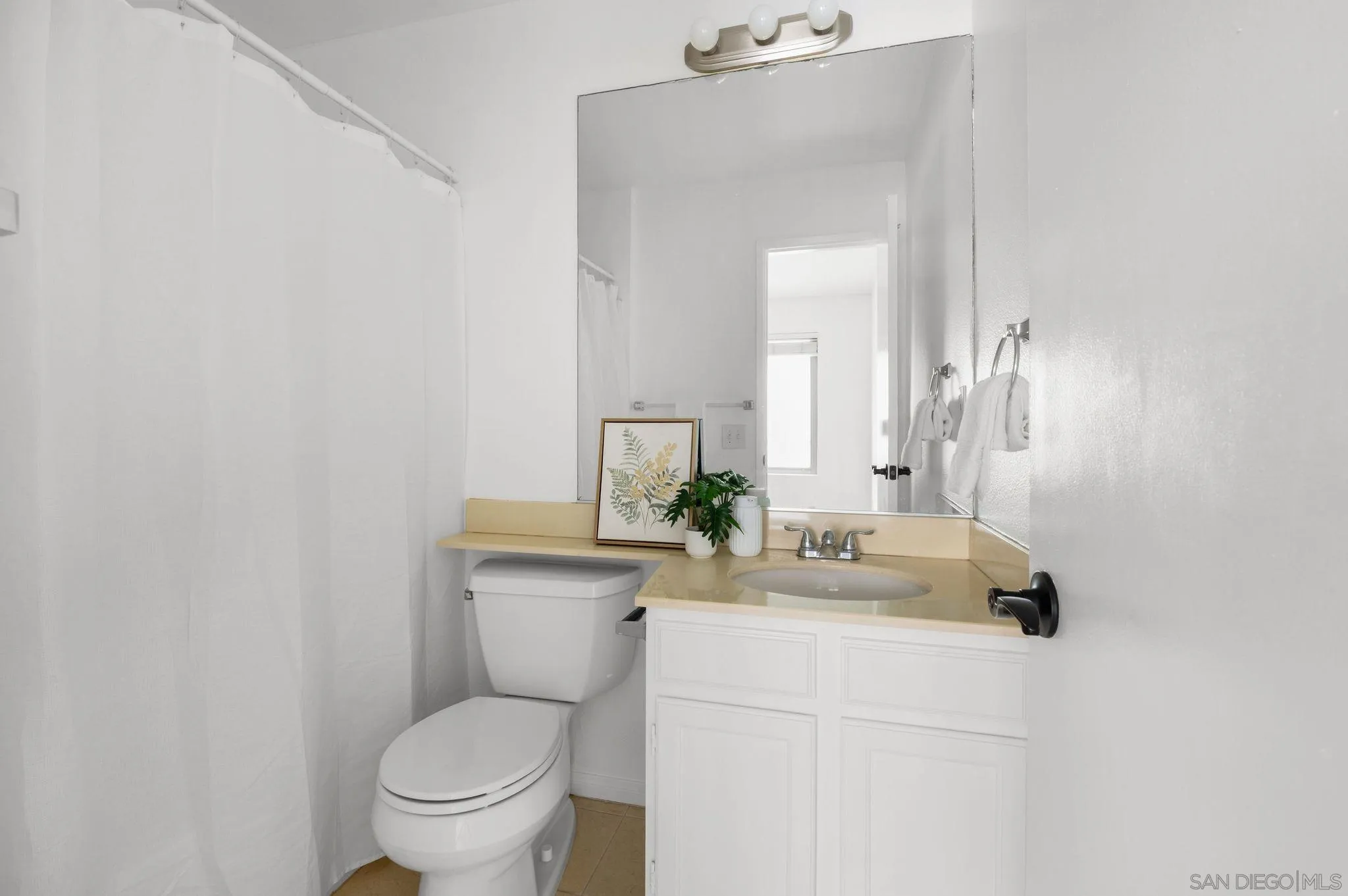 https://cdn.realtyfeed.com/cdn/127/250033199/d867af12e7e2ef49dd79ff32c65fe5f4.webp