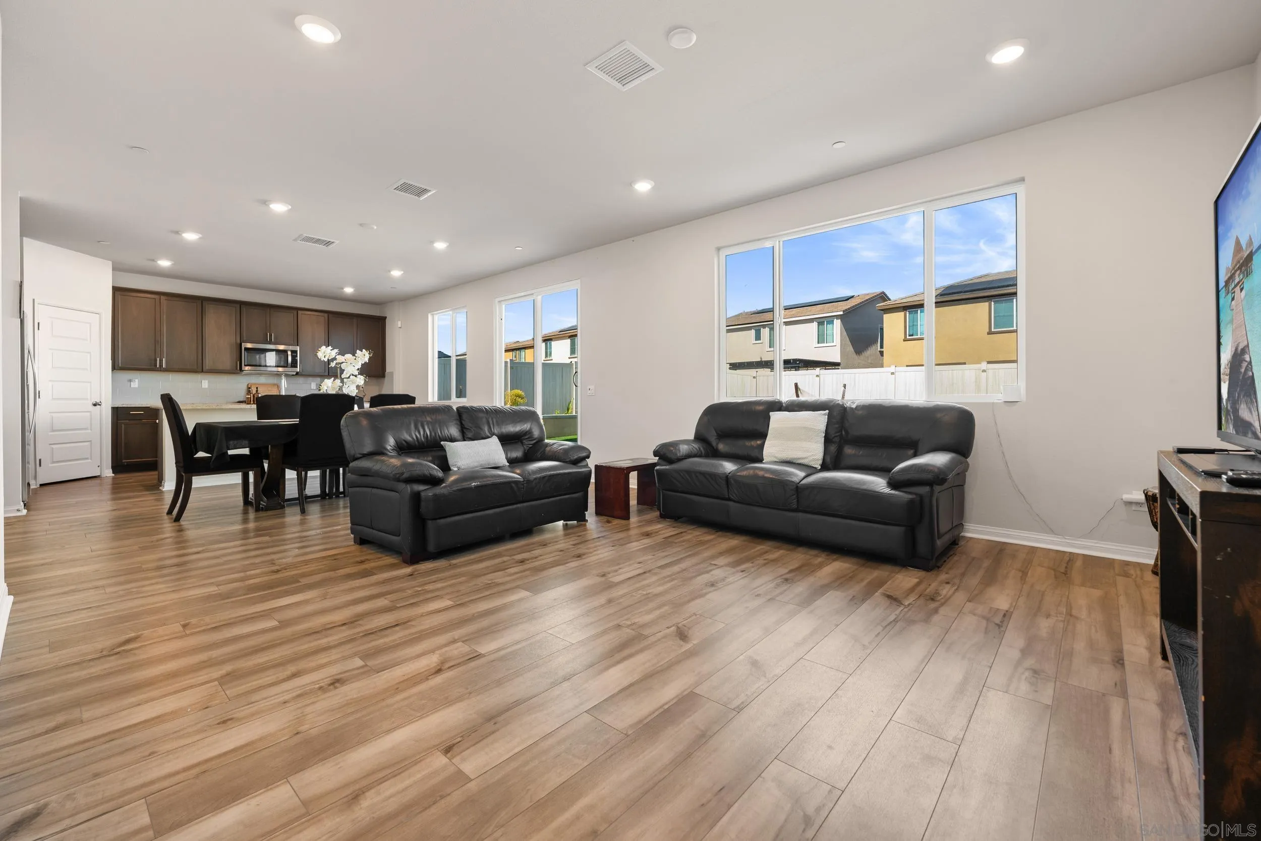 https://cdn.realtyfeed.com/cdn/127/250033207/511b049ac0fd1e157c4b80e4da27d7f9.webp
