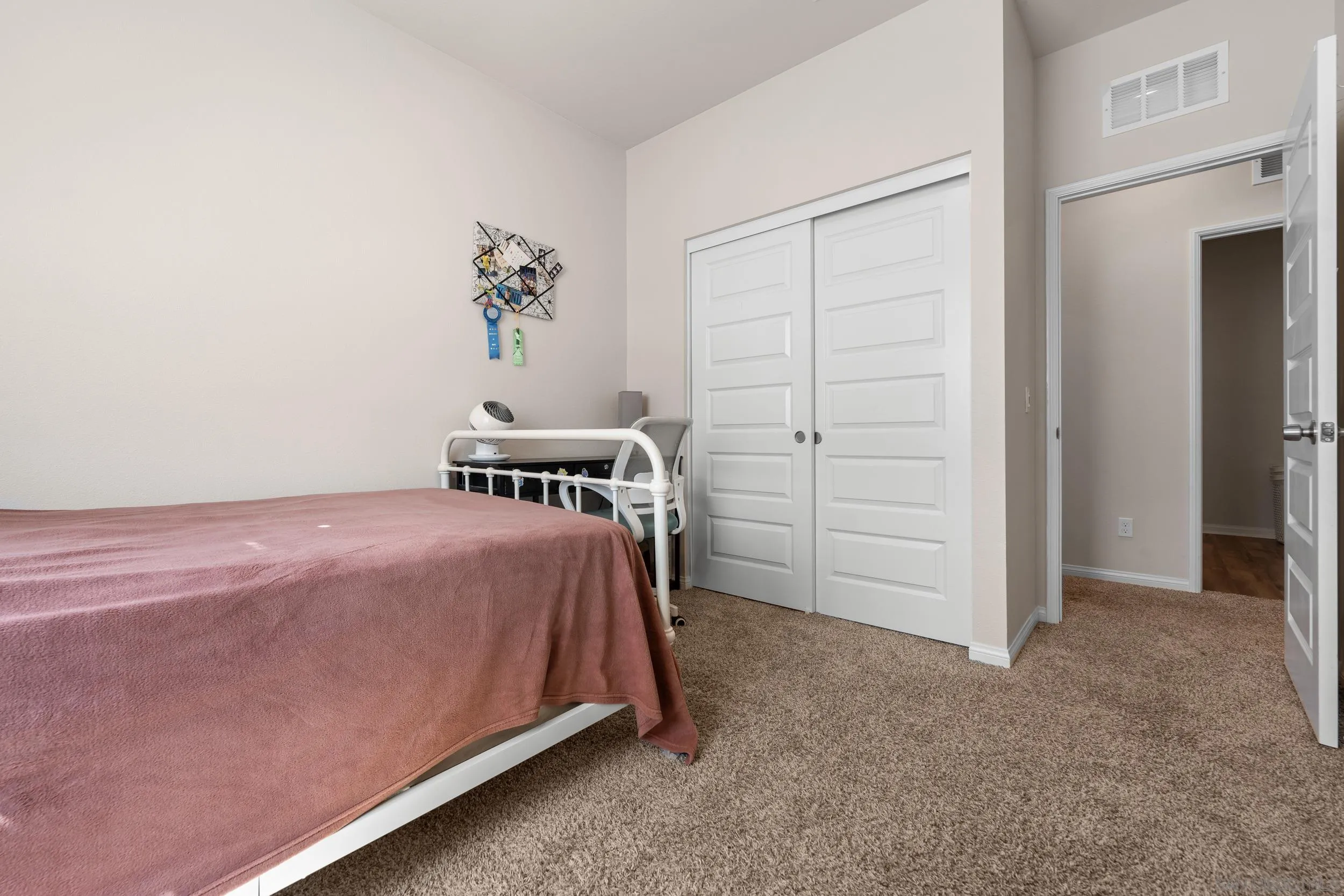 https://cdn.realtyfeed.com/cdn/127/250033207/8d34b4a1f50e7f7ead4e0ae74dfa5d20.webp
